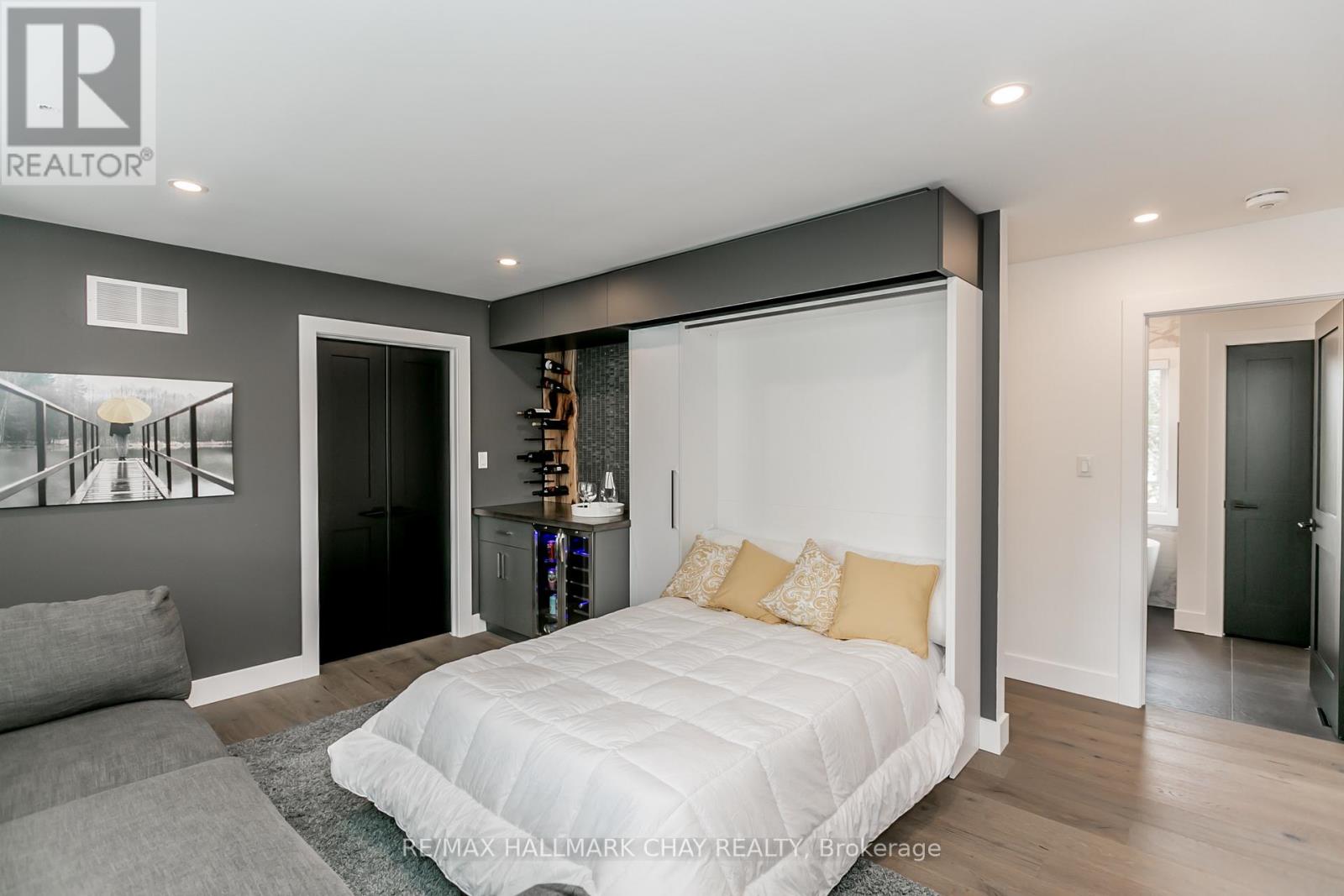 54 Highland Avenue, Barrie, Ontario  L4M 1N3 - Photo 39 - S12153362