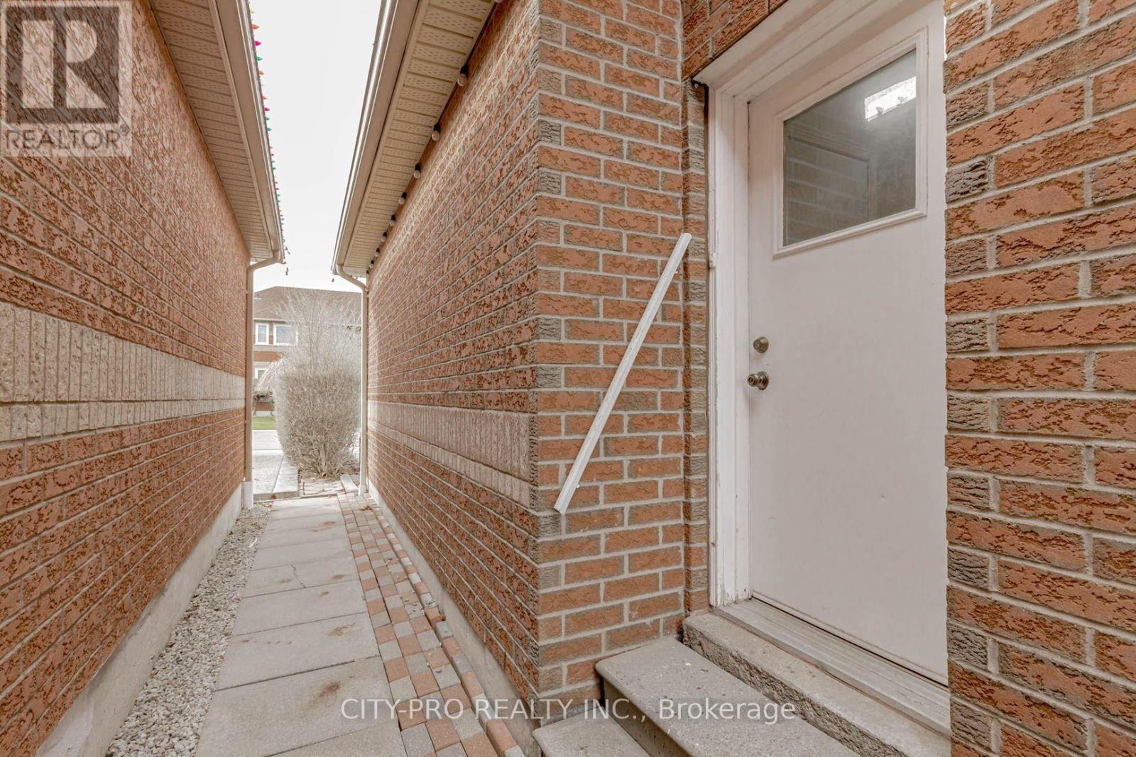 382 Harrowsmith Drive, Mississauga, Ontario  L5R 3V1 - Photo 41 - W12106581