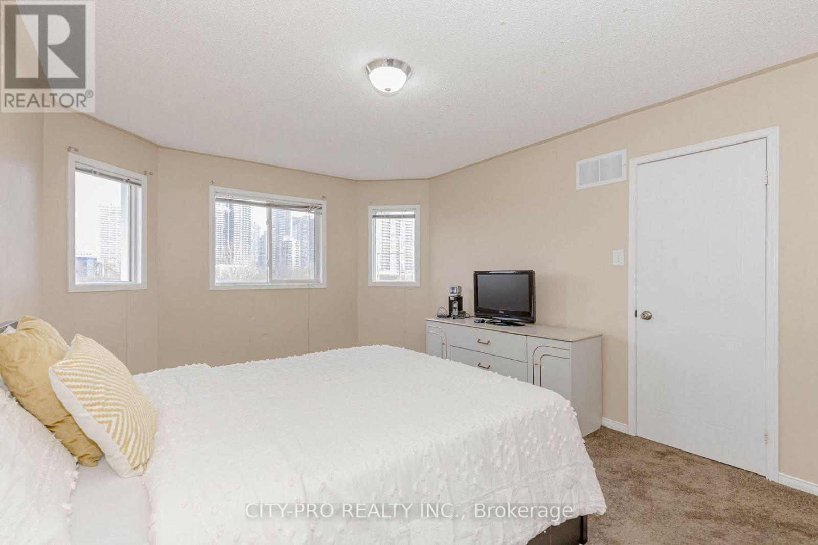 382 Harrowsmith Drive, Mississauga, Ontario  L5R 3V1 - Photo 29 - W12106581