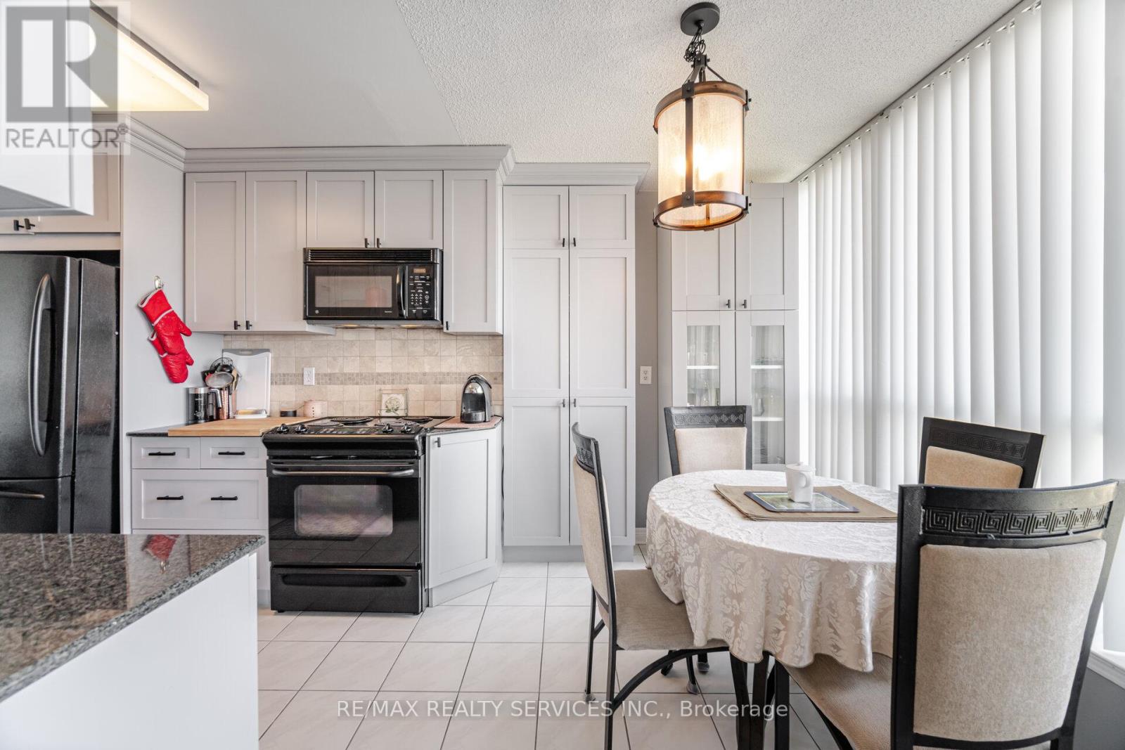 1213 - 12 Laurelcrest Street, Brampton, Ontario  L6S 5Y4 - Photo 18 - W12154570