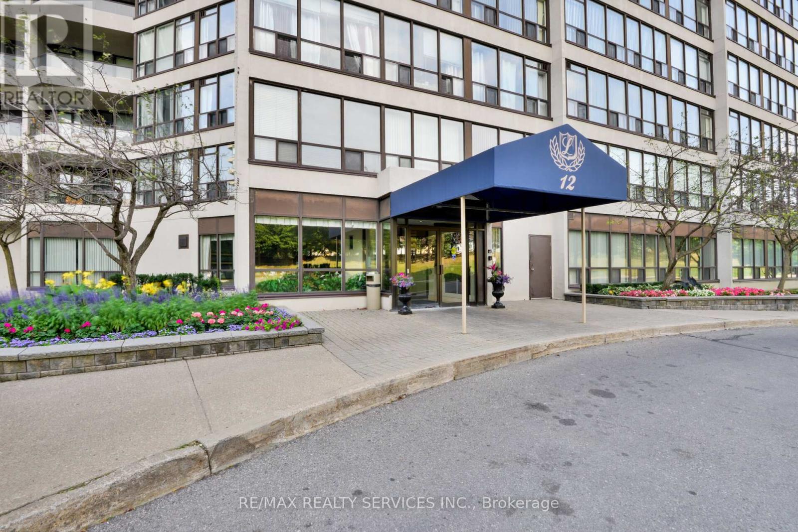 1213 - 12 Laurelcrest Street, Brampton, Ontario  L6S 5Y4 - Photo 2 - W12154570