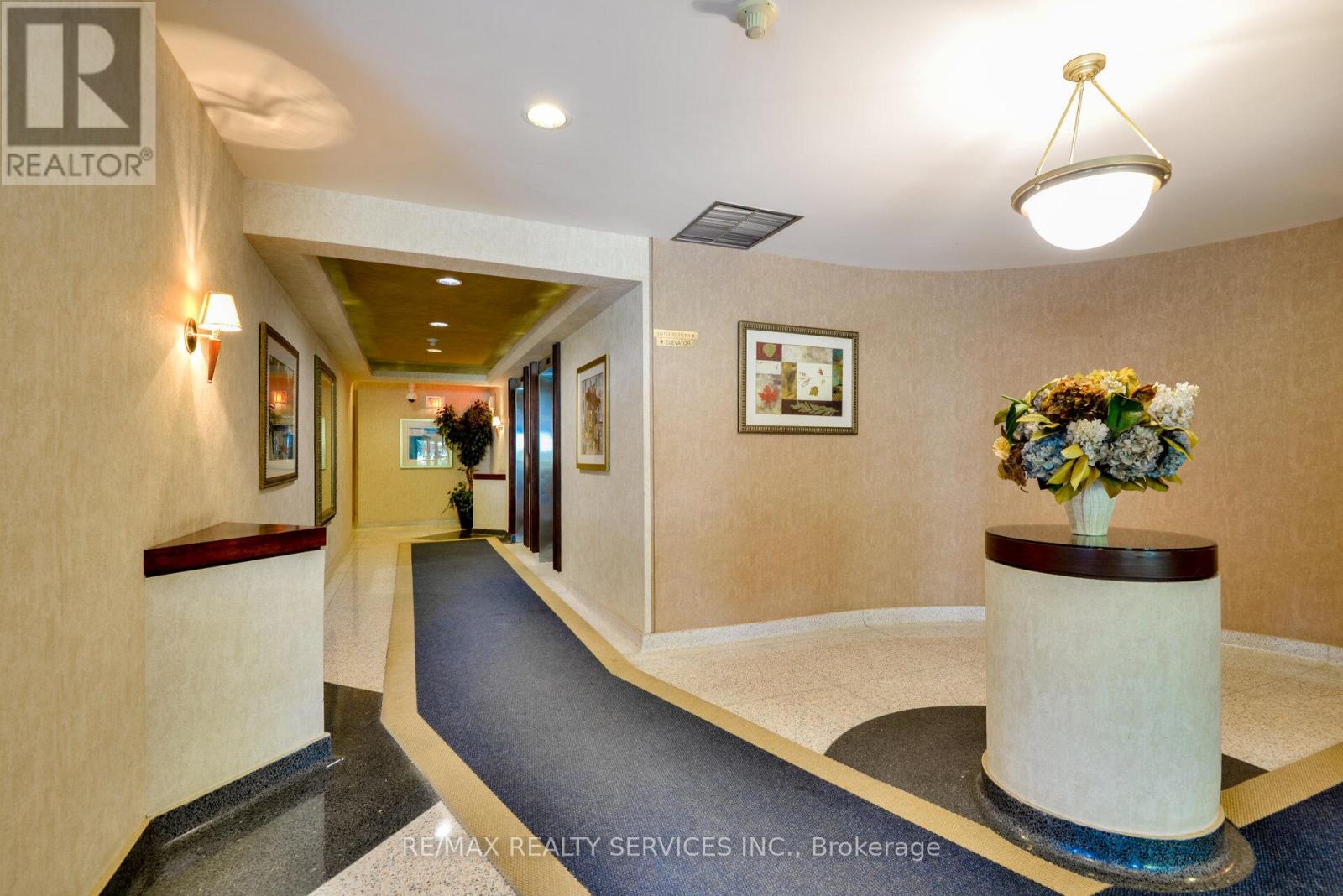 1213 - 12 Laurelcrest Street, Brampton, Ontario  L6S 5Y4 - Photo 4 - W12154570