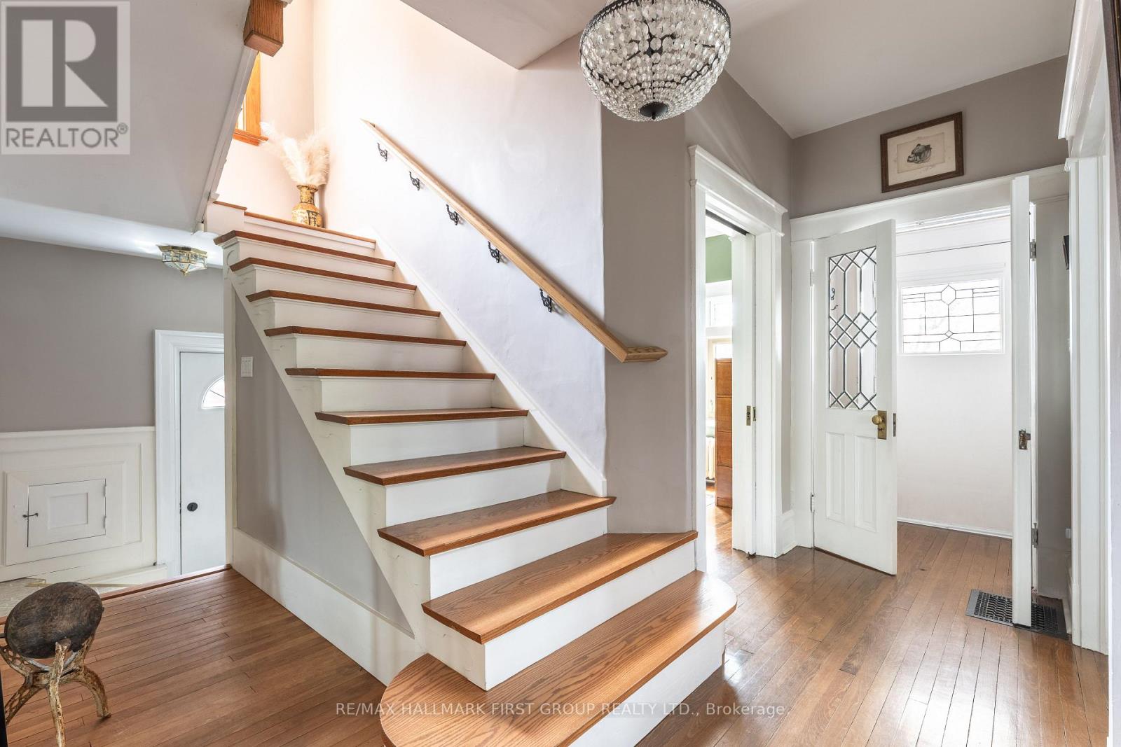 Property at 174 KING STREET W image 3