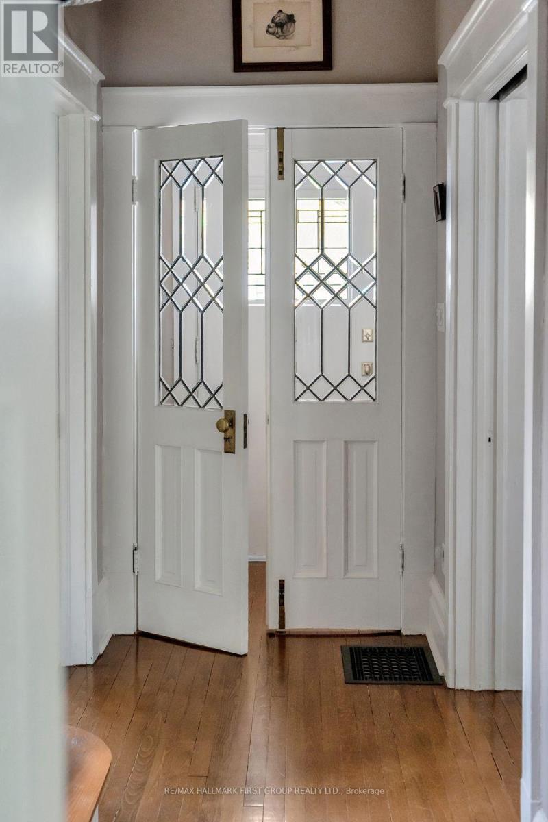 Property at 174 KING STREET W image 4