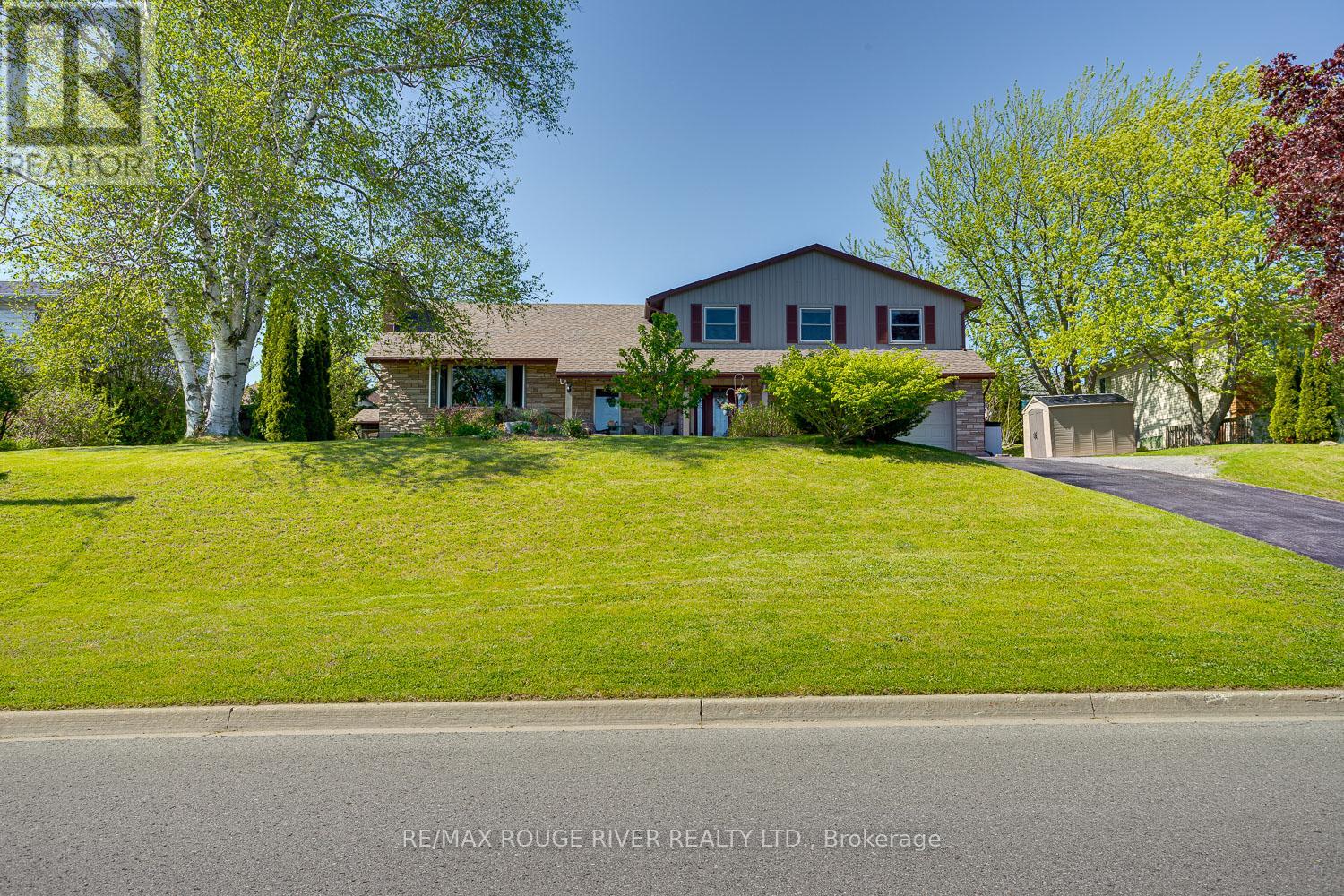 Property at 10 LAKEVIEW HEIGHTS image 3