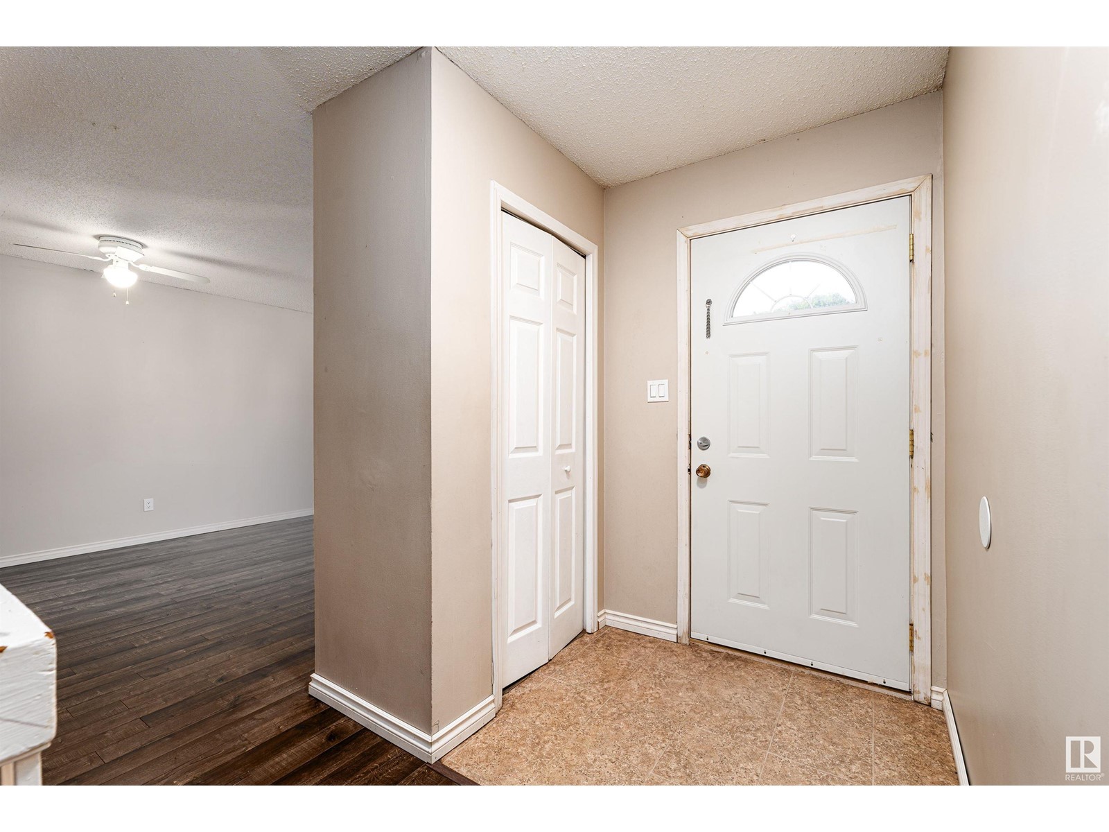 1130 Knottwood Rd Nw, Edmonton, Alberta  T6K 2J8 - Photo 7 - E4437123