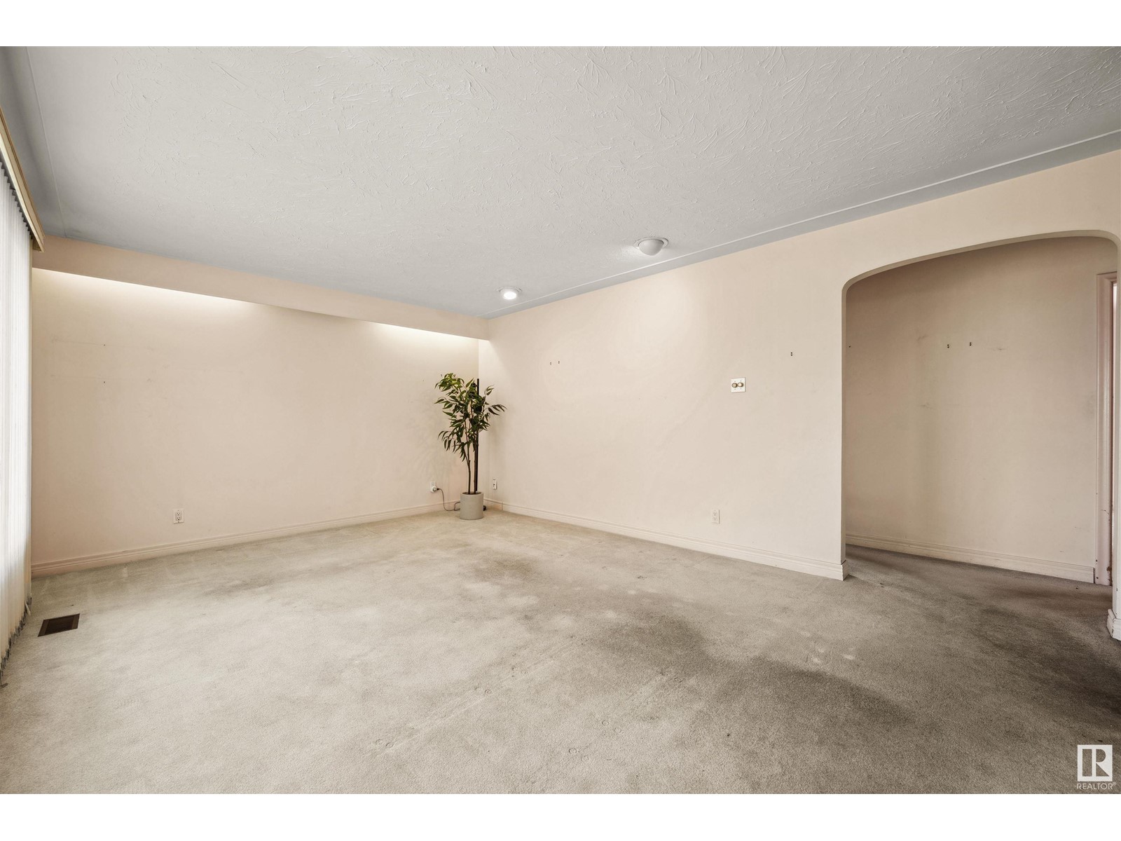 Property at 11423 111A AV NW image 5