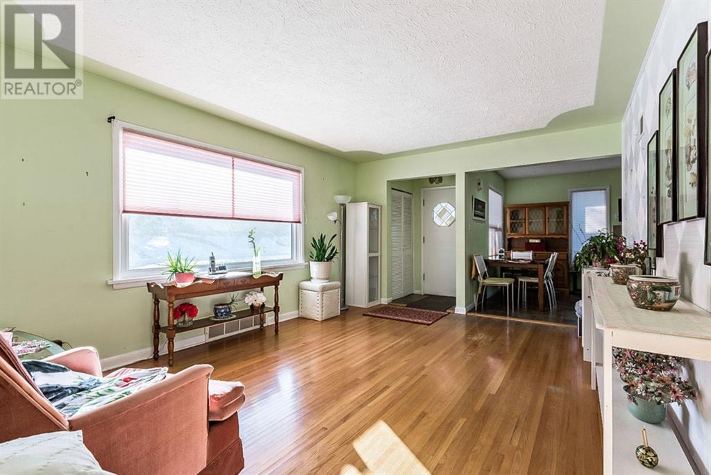 2313 Richmond Road Sw, Calgary, Alberta  T2T 5E3 - Photo 8 - A2204360