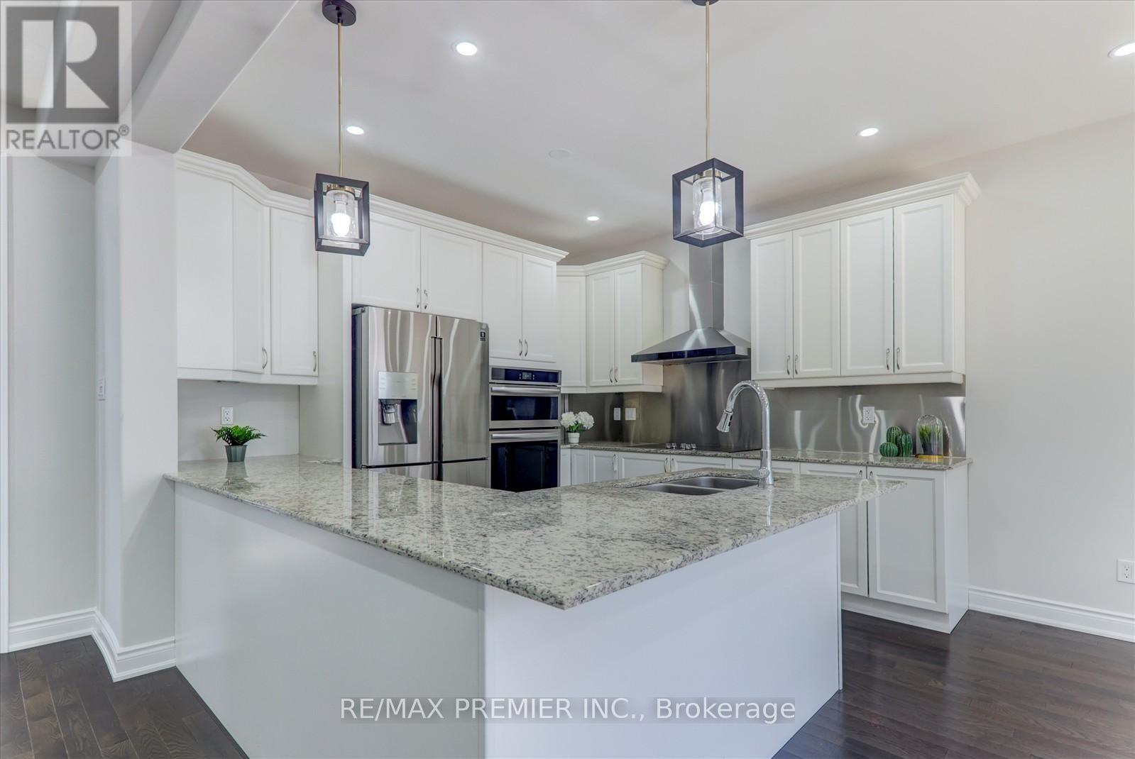 35 Bank Street, Essa (Angus), Ontario  L0M 1B0 - Photo 13 - N12156124