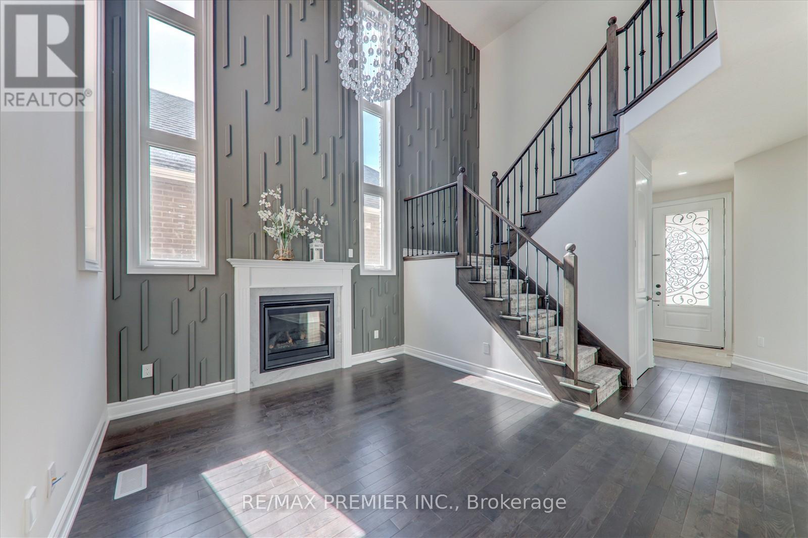 35 Bank Street, Essa (Angus), Ontario  L0M 1B0 - Photo 8 - N12156124