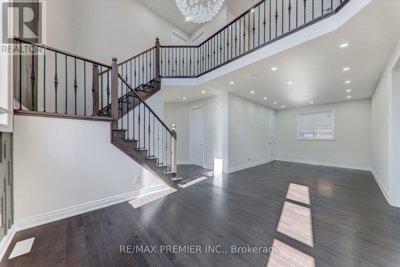 35 Bank Street, Essa, Ontario  L0M 1B0 - Photo 9 - N12156124