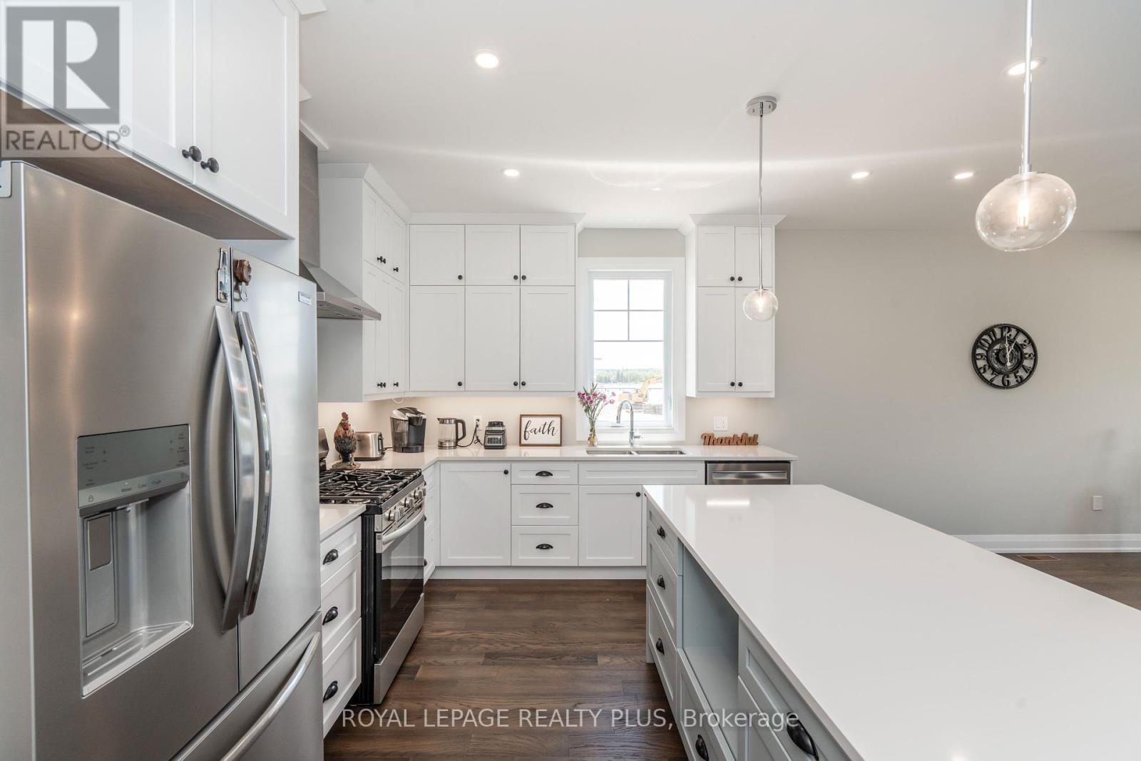 32 Navigator Road, Penetanguishene, Ontario  L9M 0W6 - Photo 6 - S12156073