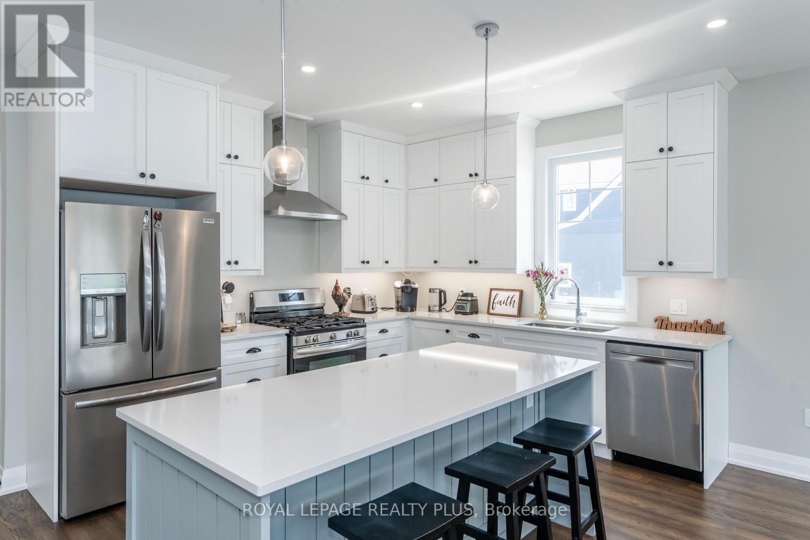 32 Navigator Road, Penetanguishene, Ontario  L9M 0W6 - Photo 7 - S12156073