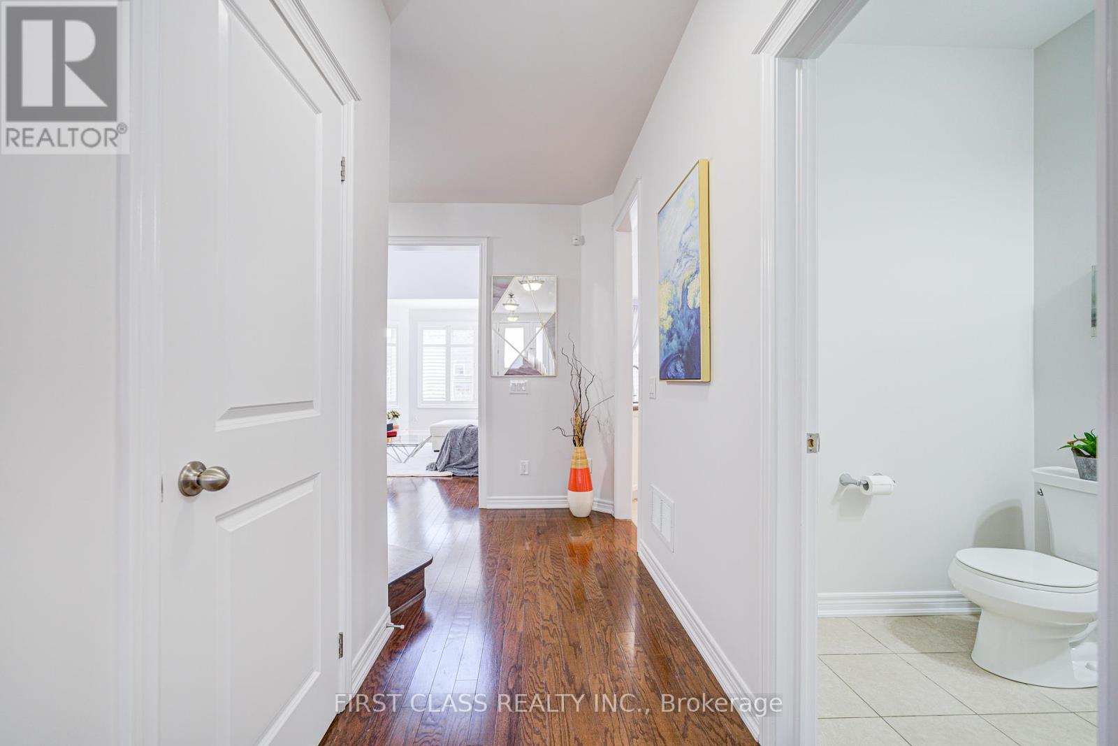 566 North Park Boulevard, Oakville, Ontario  L6M 0N7 - Photo 12 - W12156090