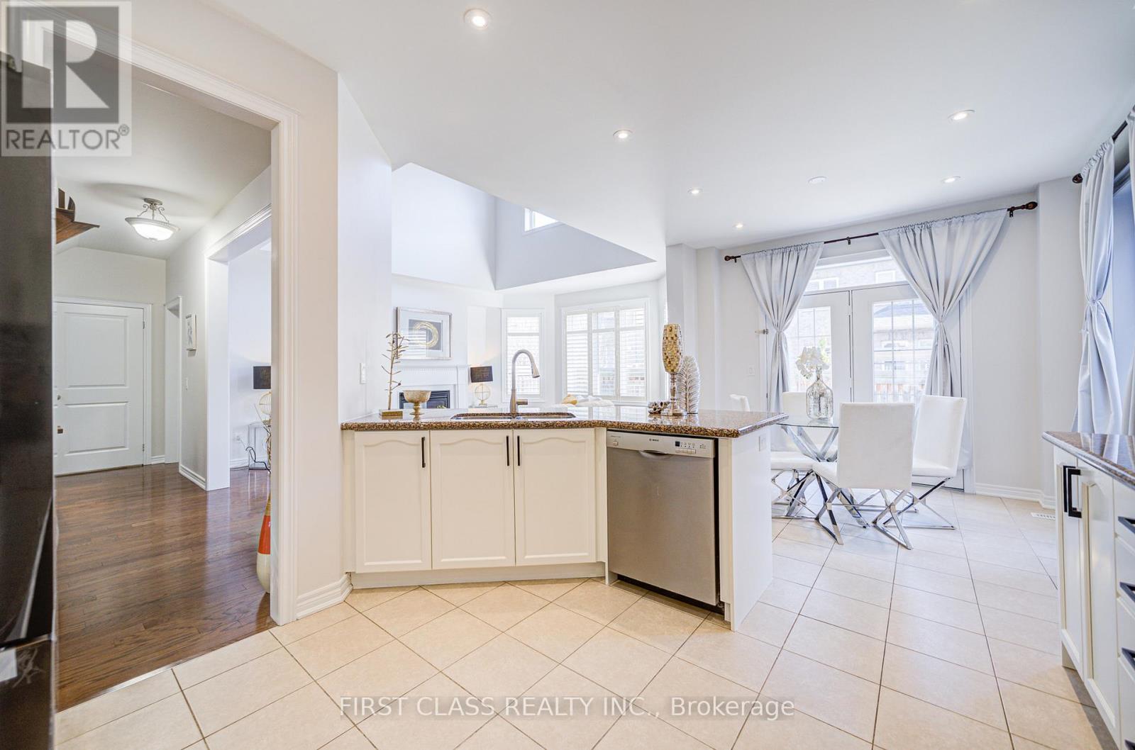 566 North Park Boulevard, Oakville, Ontario  L6M 0N7 - Photo 23 - W12156090
