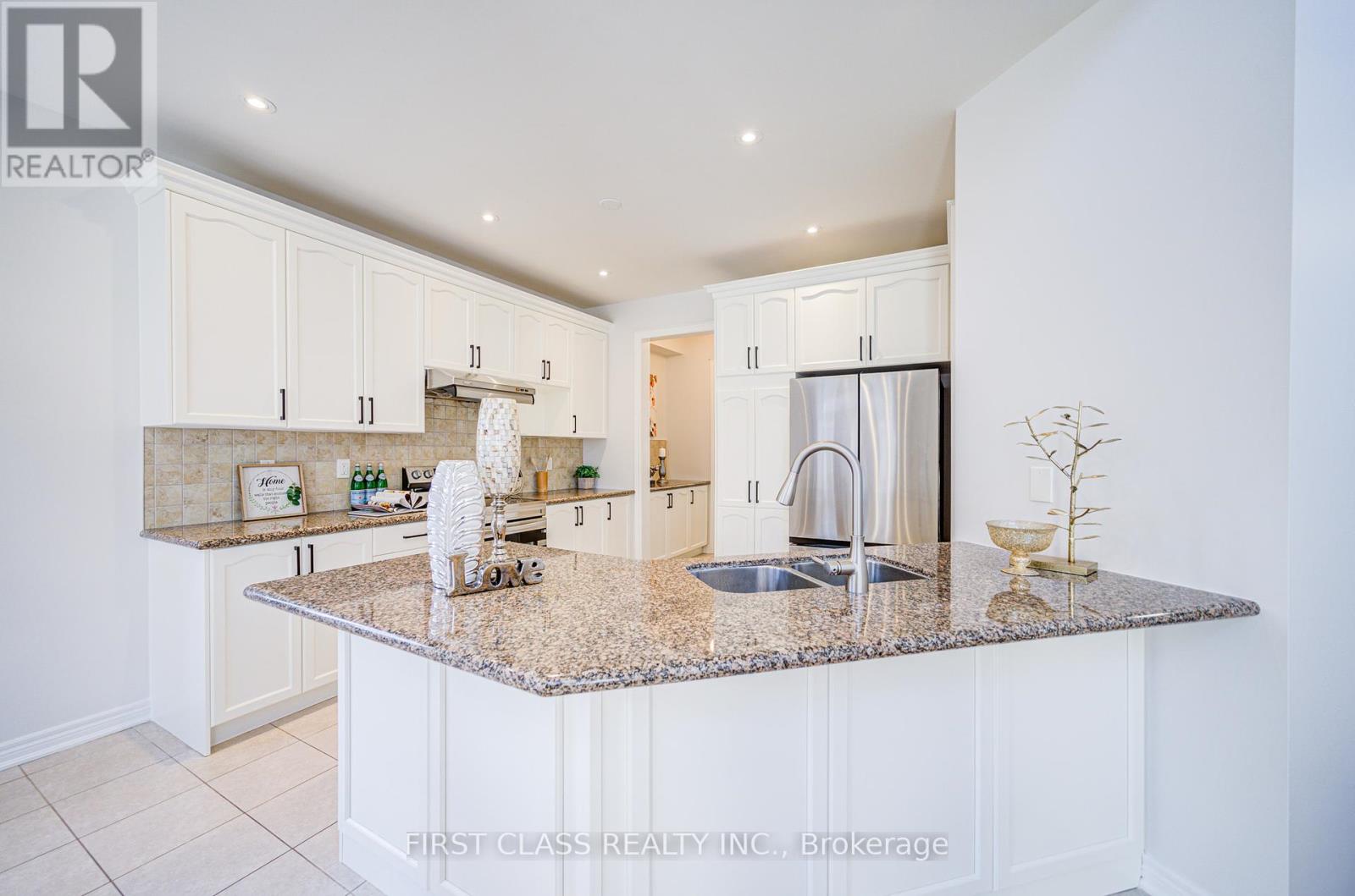 566 North Park Boulevard, Oakville, Ontario  L6M 0N7 - Photo 24 - W12156090