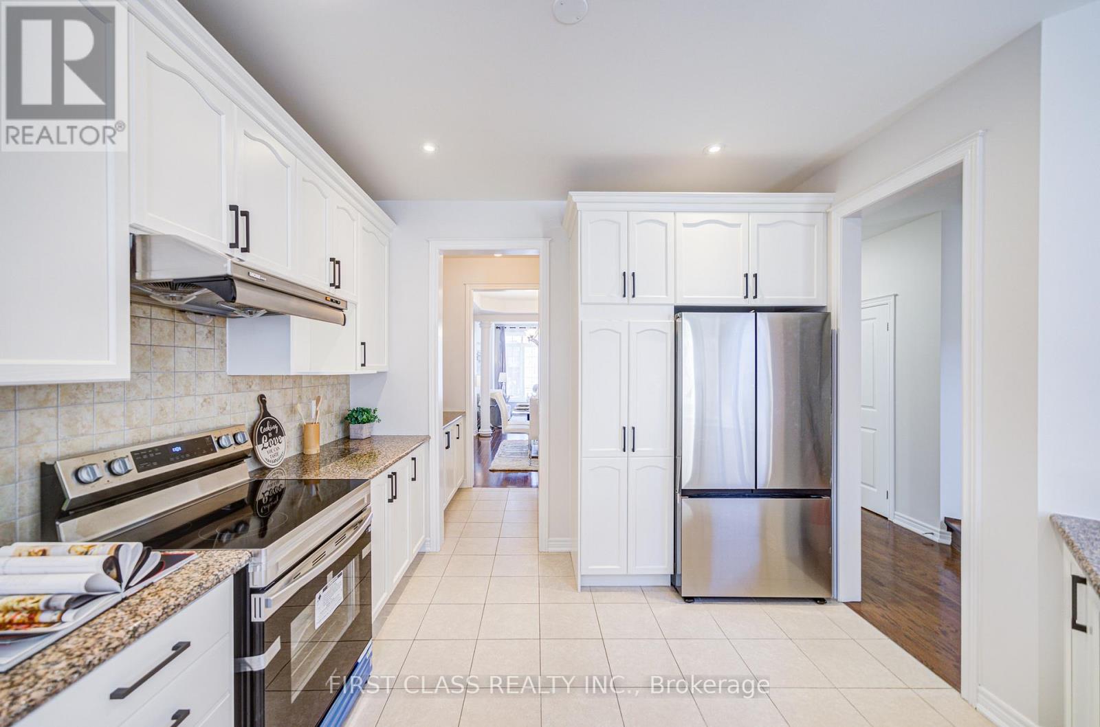 566 North Park Boulevard, Oakville, Ontario  L6M 0N7 - Photo 25 - W12156090