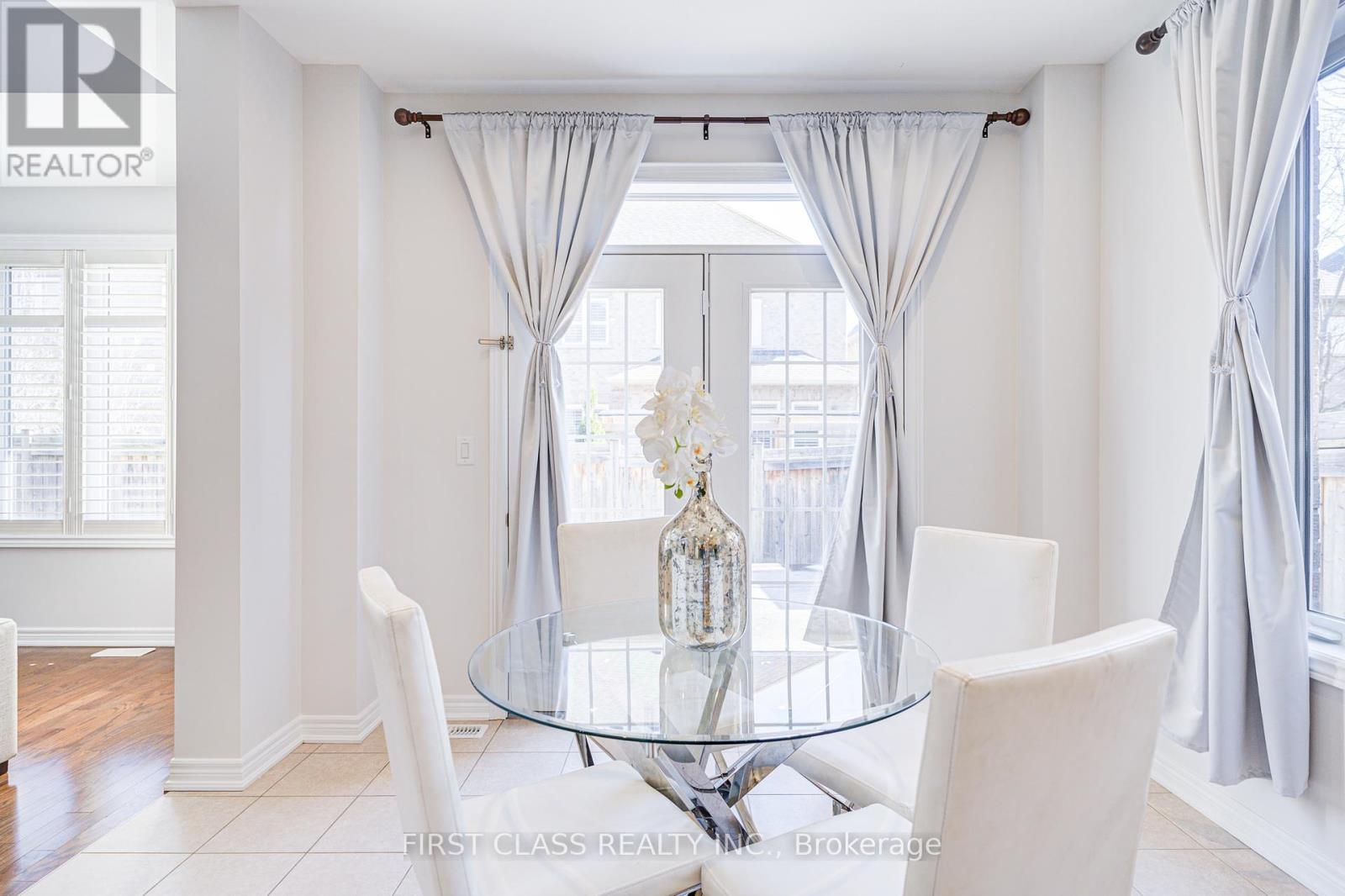 566 North Park Boulevard, Oakville, Ontario  L6M 0N7 - Photo 28 - W12156090