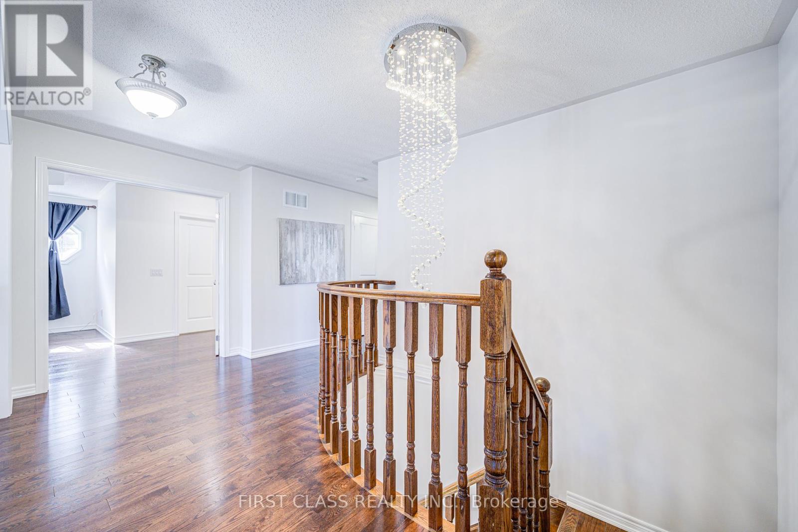566 North Park Boulevard, Oakville, Ontario  L6M 0N7 - Photo 37 - W12156090