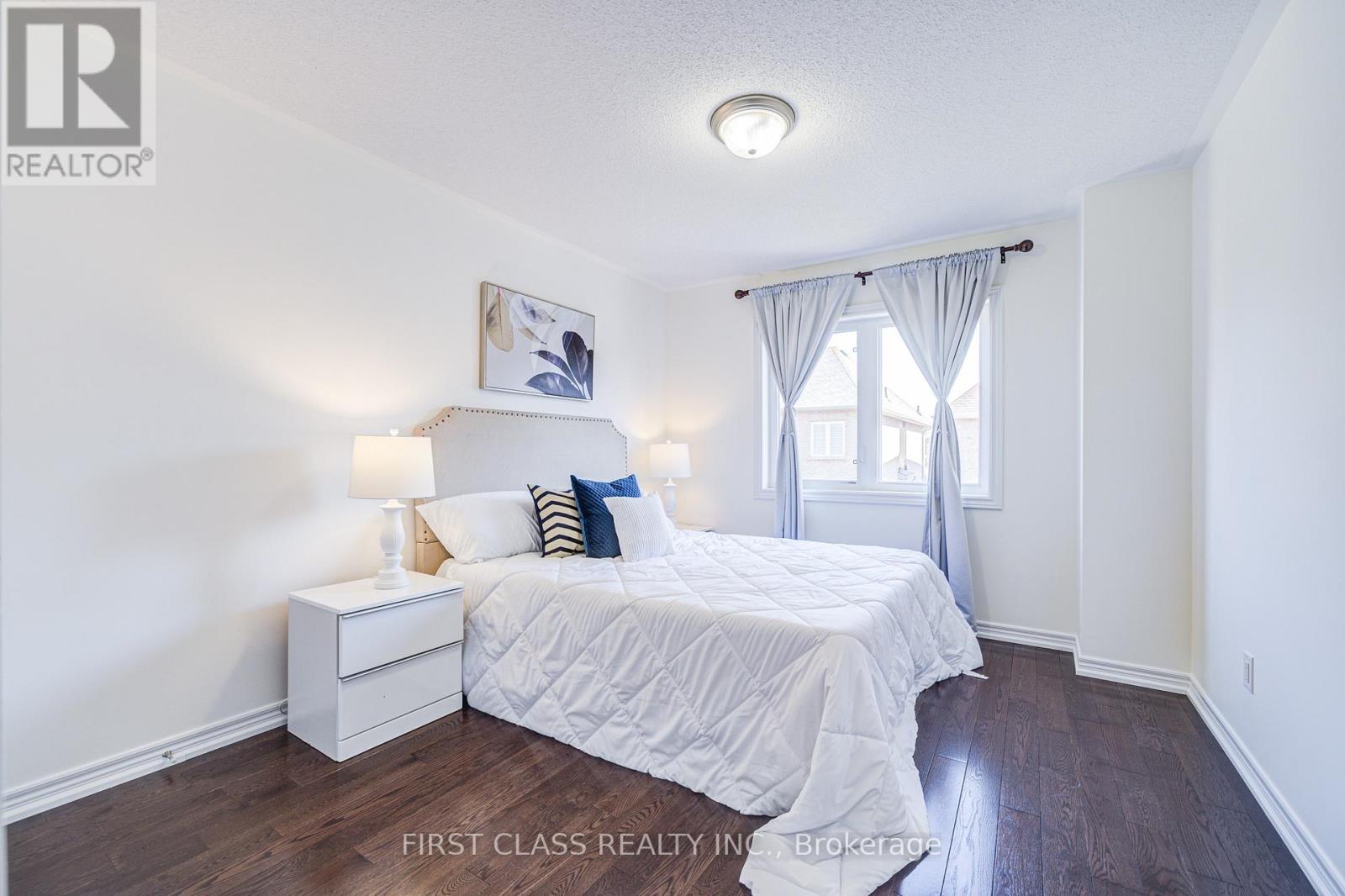 566 North Park Boulevard, Oakville, Ontario  L6M 0N7 - Photo 38 - W12156090