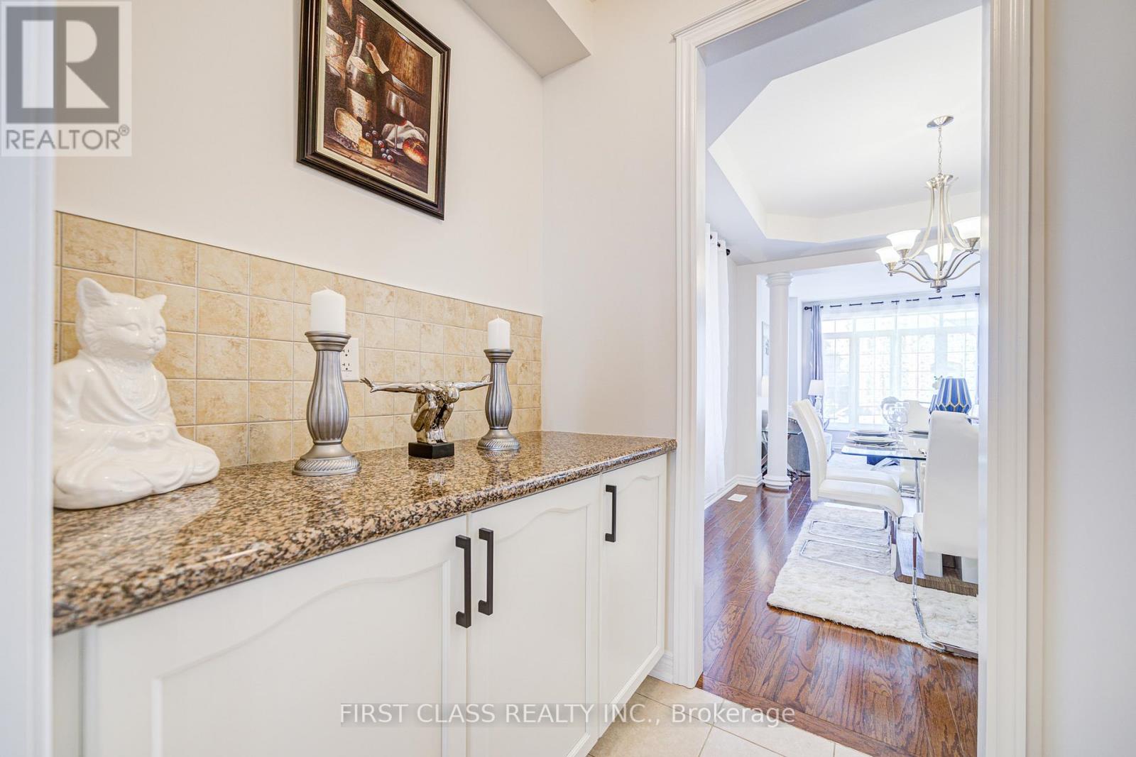 566 North Park Boulevard, Oakville, Ontario  L6M 0N7 - Photo 49 - W12156090