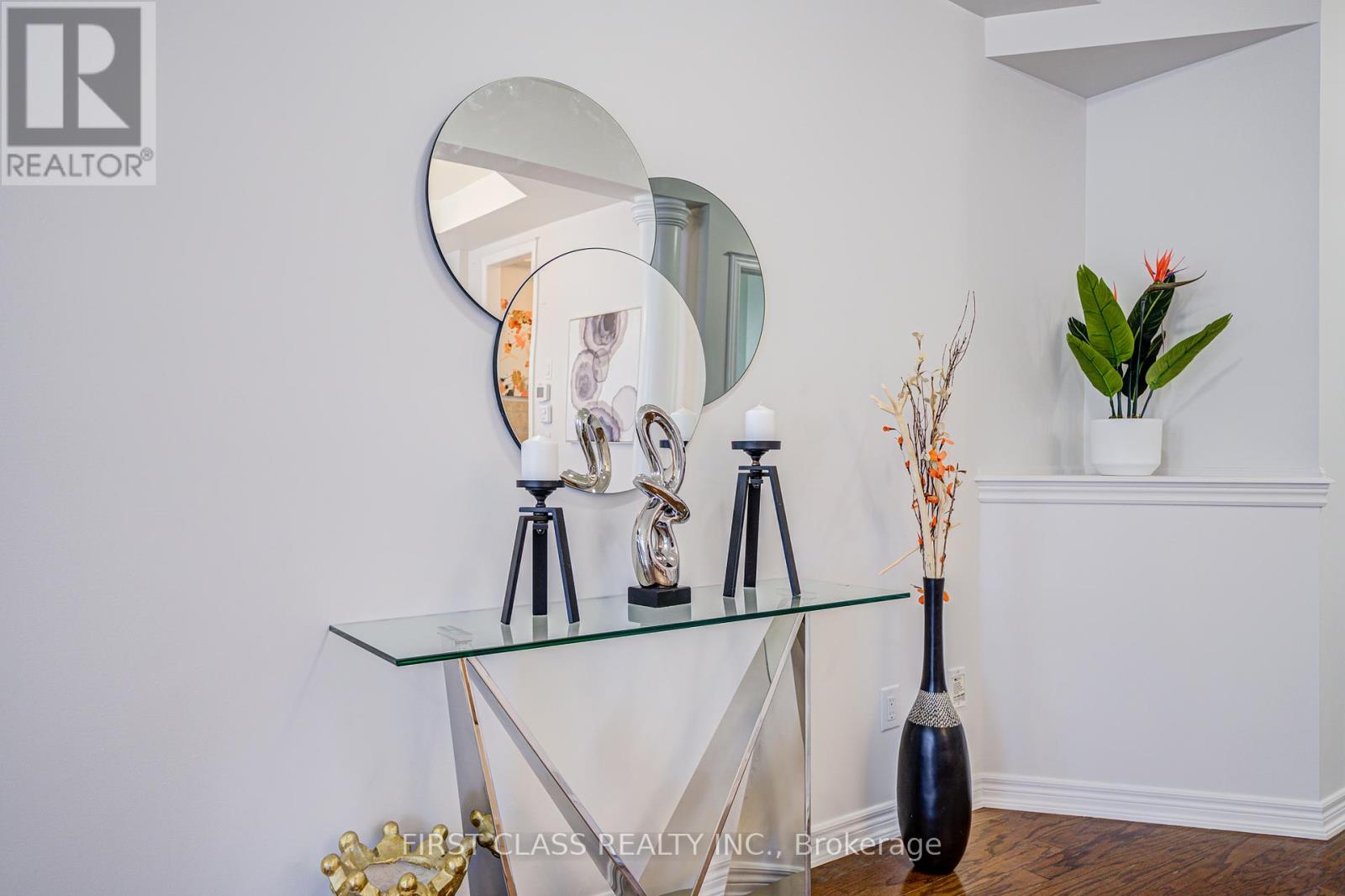 566 North Park Boulevard, Oakville, Ontario  L6M 0N7 - Photo 8 - W12156090