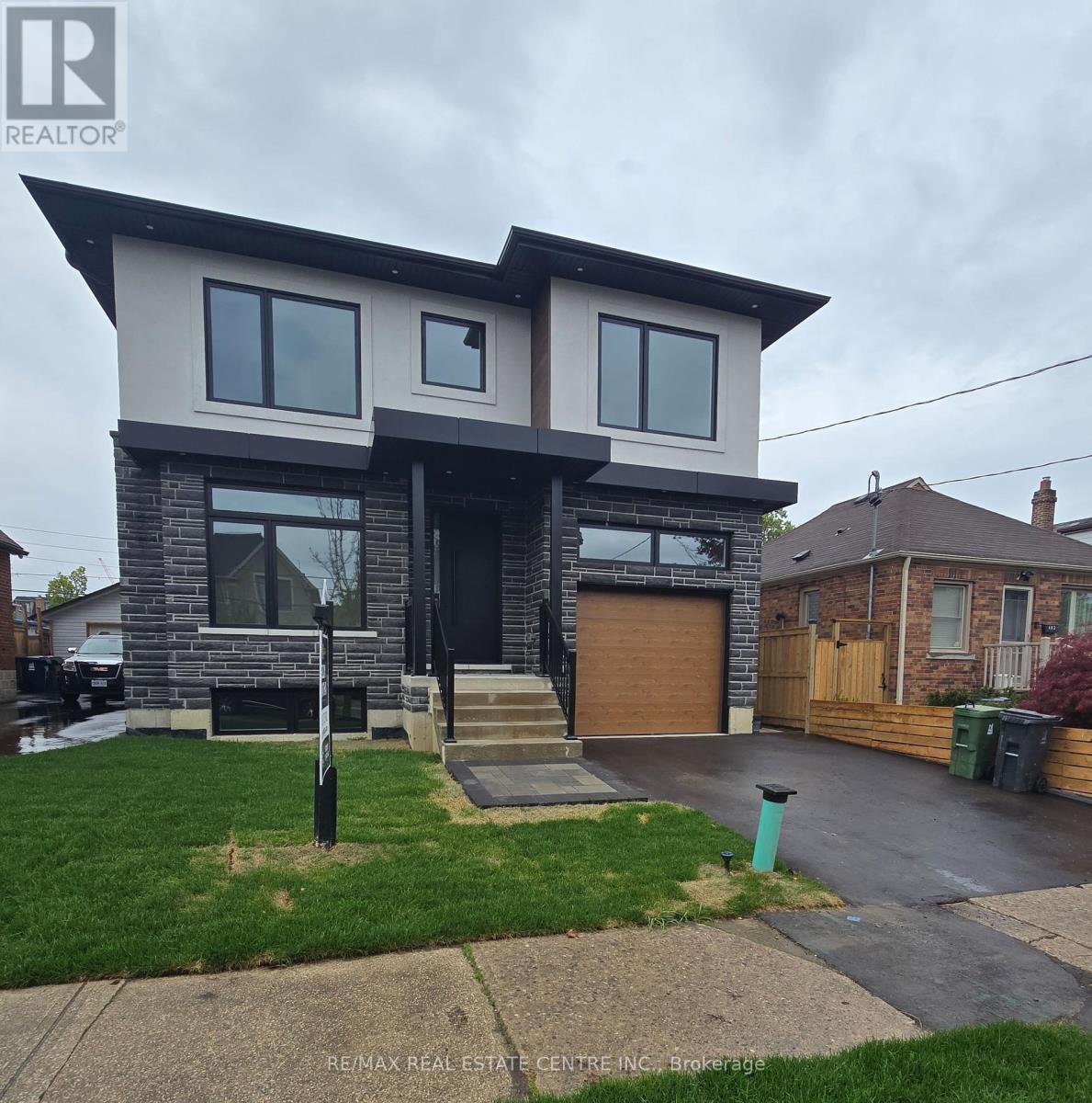 404 MELROSE STREET, Toronto, Ontario