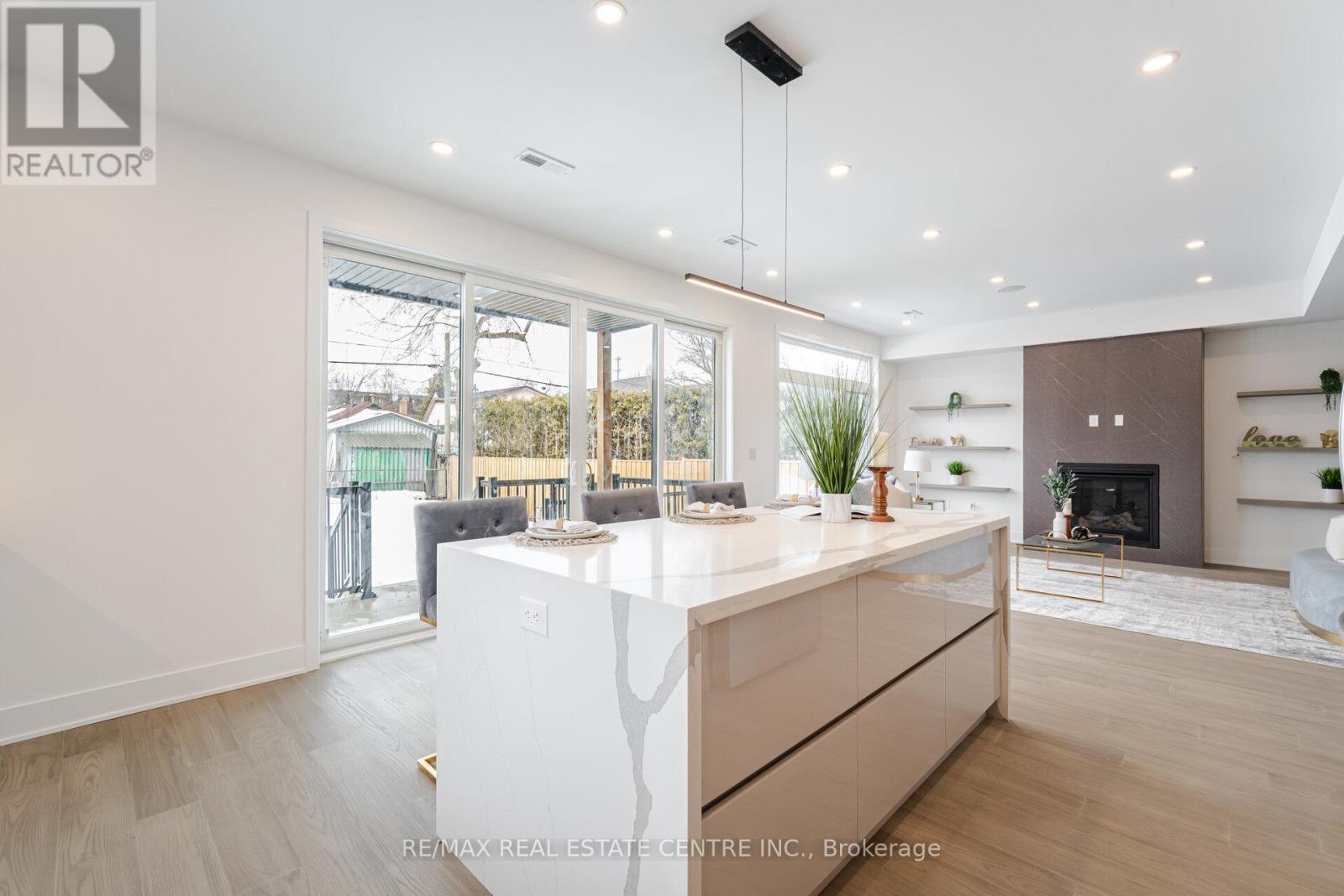 404 Melrose Street, Toronto, Ontario  M8Z 1H1 - Photo 13 - W12156114