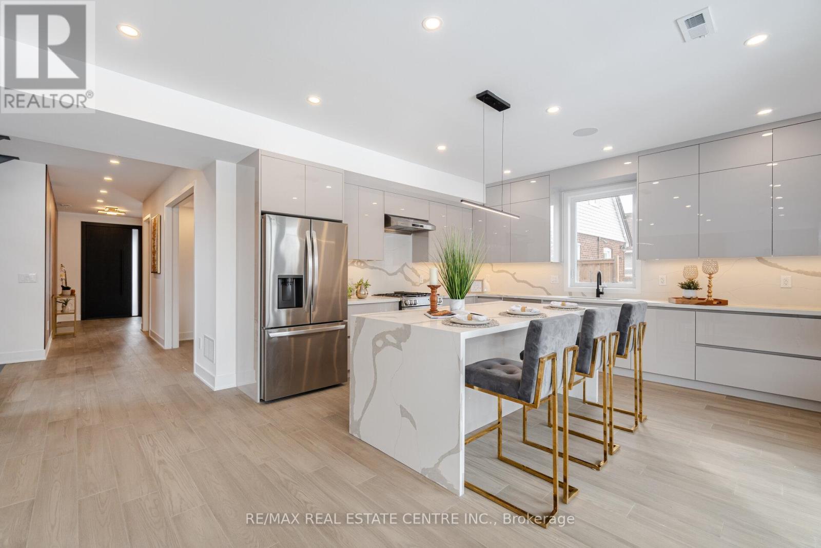404 Melrose Street, Toronto, Ontario  M8Z 1H1 - Photo 15 - W12156114