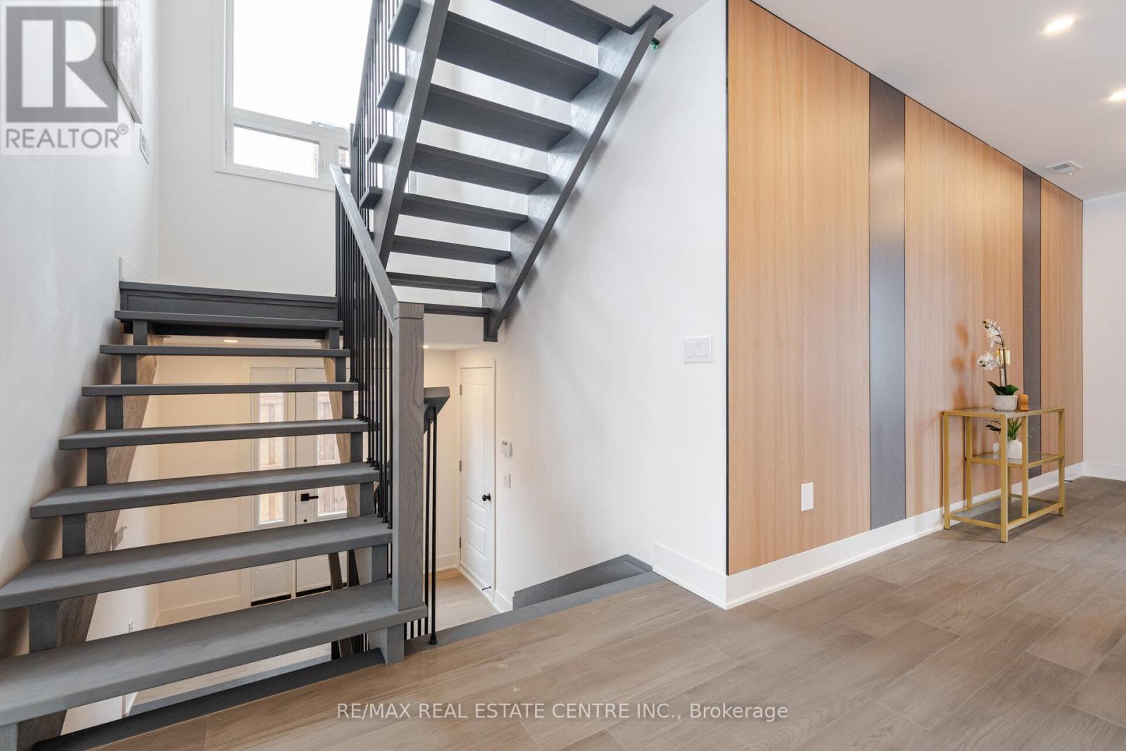 404 Melrose Street, Toronto, Ontario  M8Z 1H1 - Photo 23 - W12156114