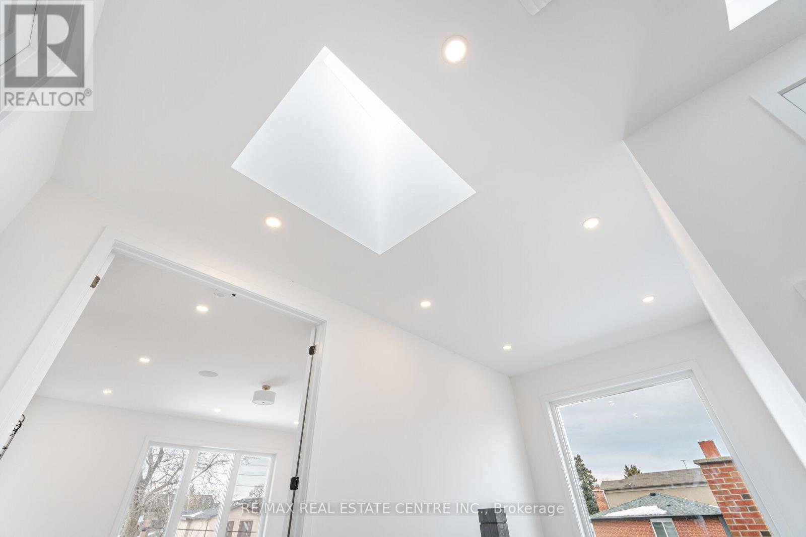 404 Melrose Street, Toronto, Ontario  M8Z 1H1 - Photo 25 - W12156114