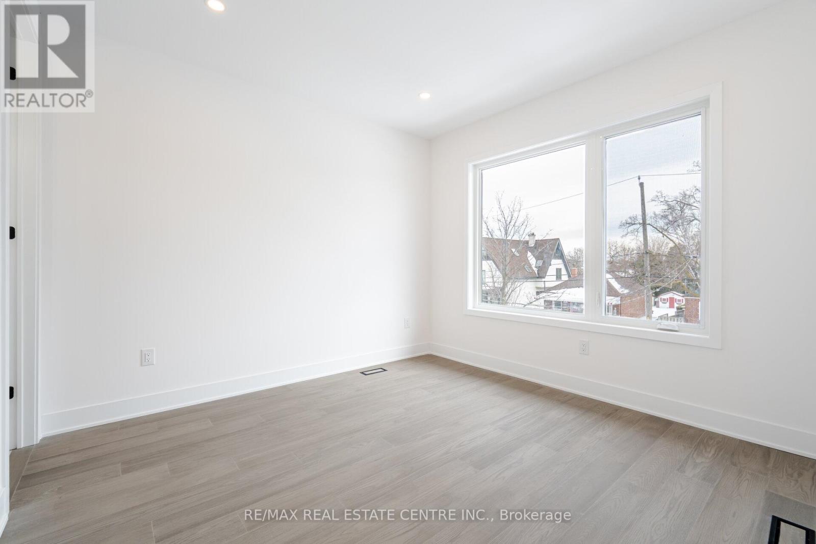 404 Melrose Street, Toronto, Ontario  M8Z 1H1 - Photo 32 - W12156114