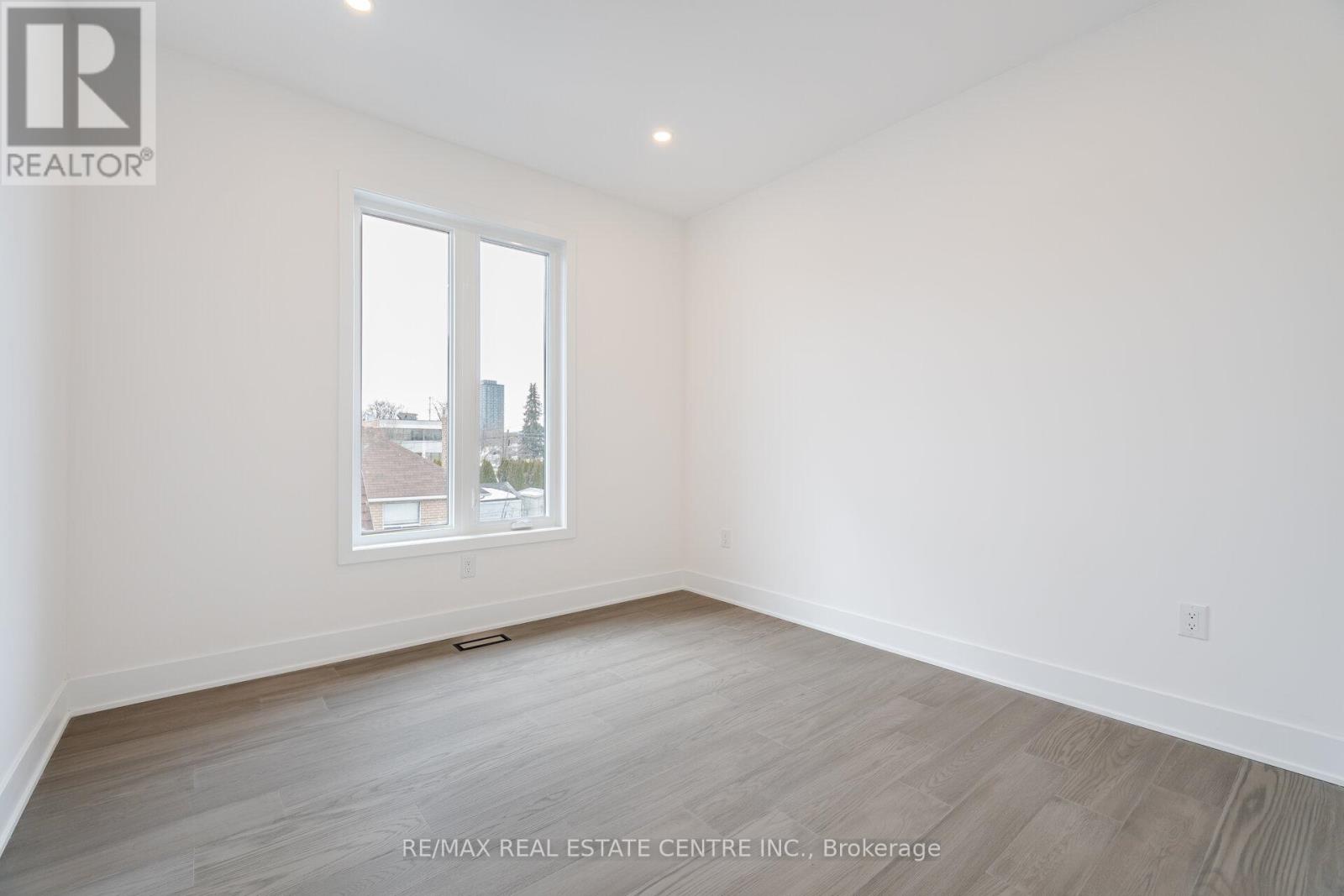 404 Melrose Street, Toronto, Ontario  M8Z 1H1 - Photo 37 - W12156114
