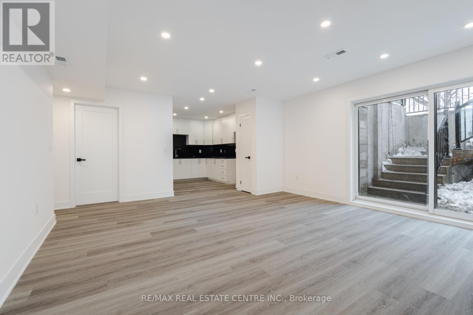 404 Melrose Street, Toronto, Ontario  M8Z 1H1 - Photo 42 - W12156114