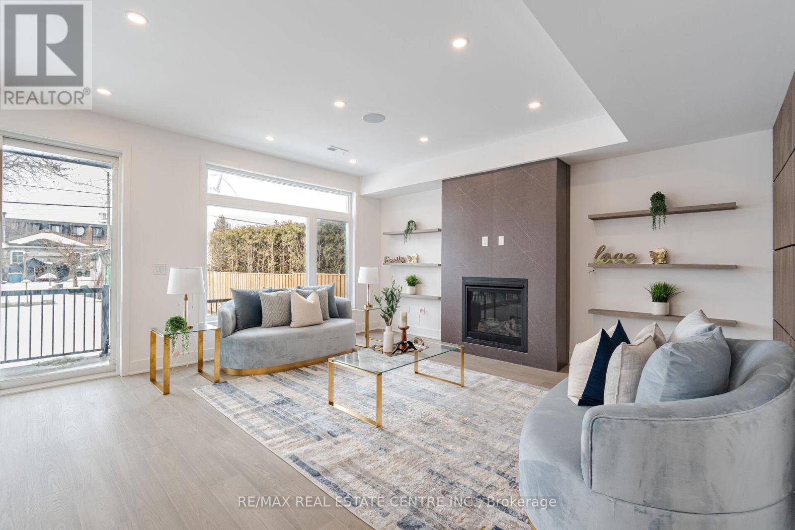 404 Melrose Street, Toronto, Ontario  M8Z 1H1 - Photo 5 - W12156114