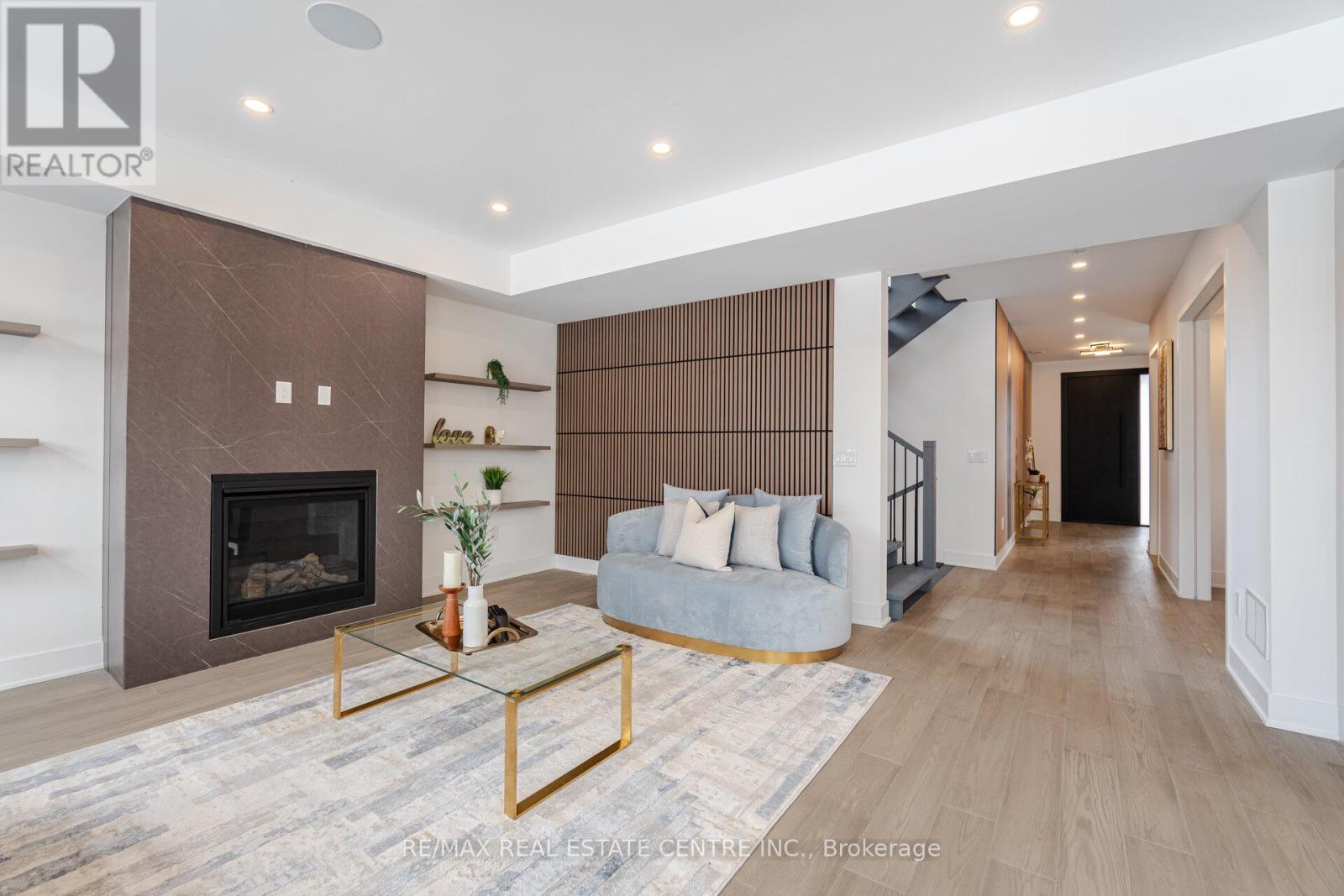 404 Melrose Street, Toronto, Ontario  M8Z 1H1 - Photo 6 - W12156114