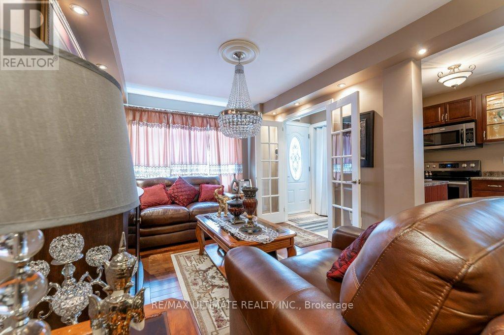 698 Old Weston Road W, Toronto, Ontario  M6N 3B8 - Photo 10 - W12045046