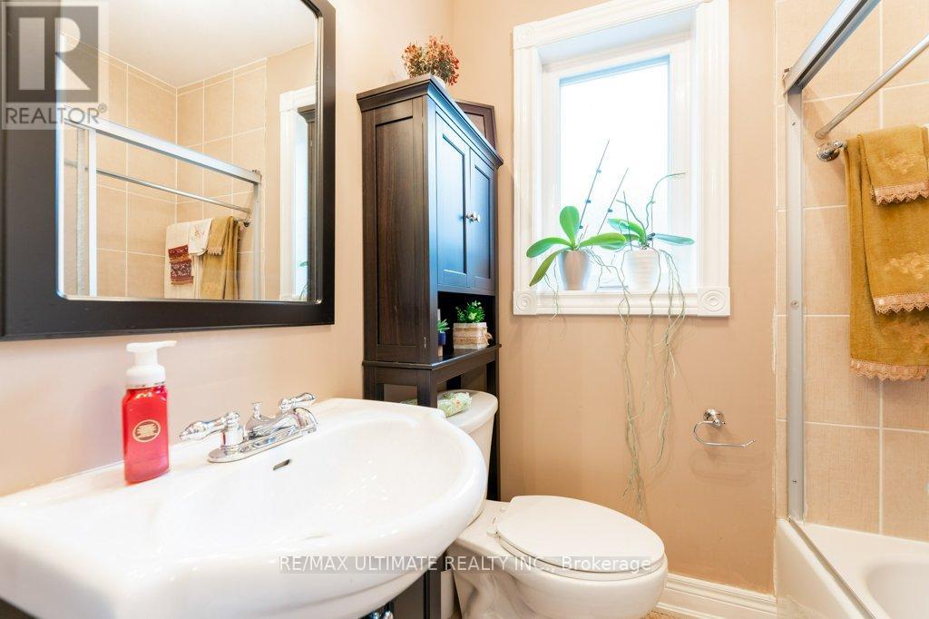 698 Old Weston Road W, Toronto, Ontario  M6N 3B8 - Photo 12 - W12045046