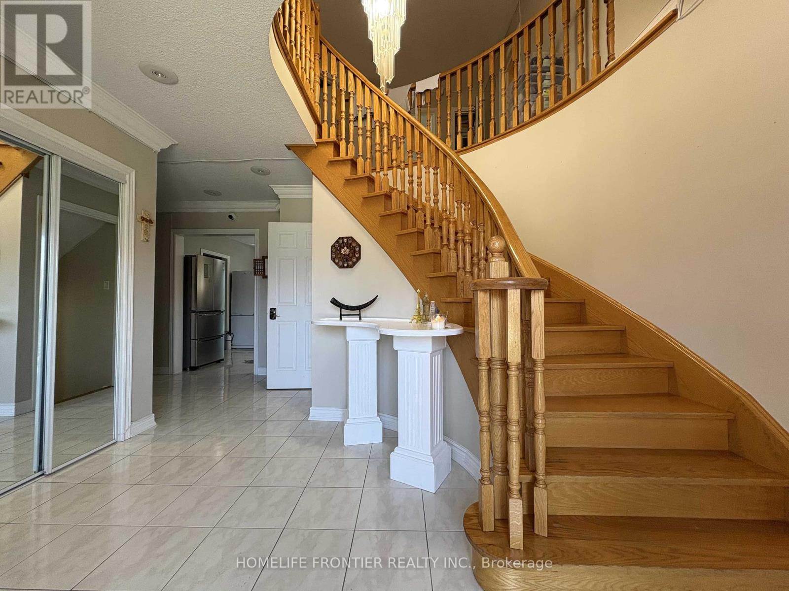 Property at 581 WYCLIFFE AVENUE image 4