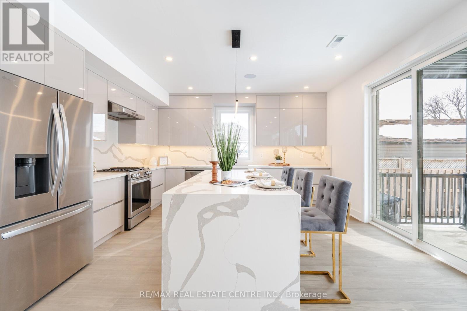 404 Melrose Street, Toronto (Mimico), Ontario  M8Z 1H1 - Photo 10 - W12156132
