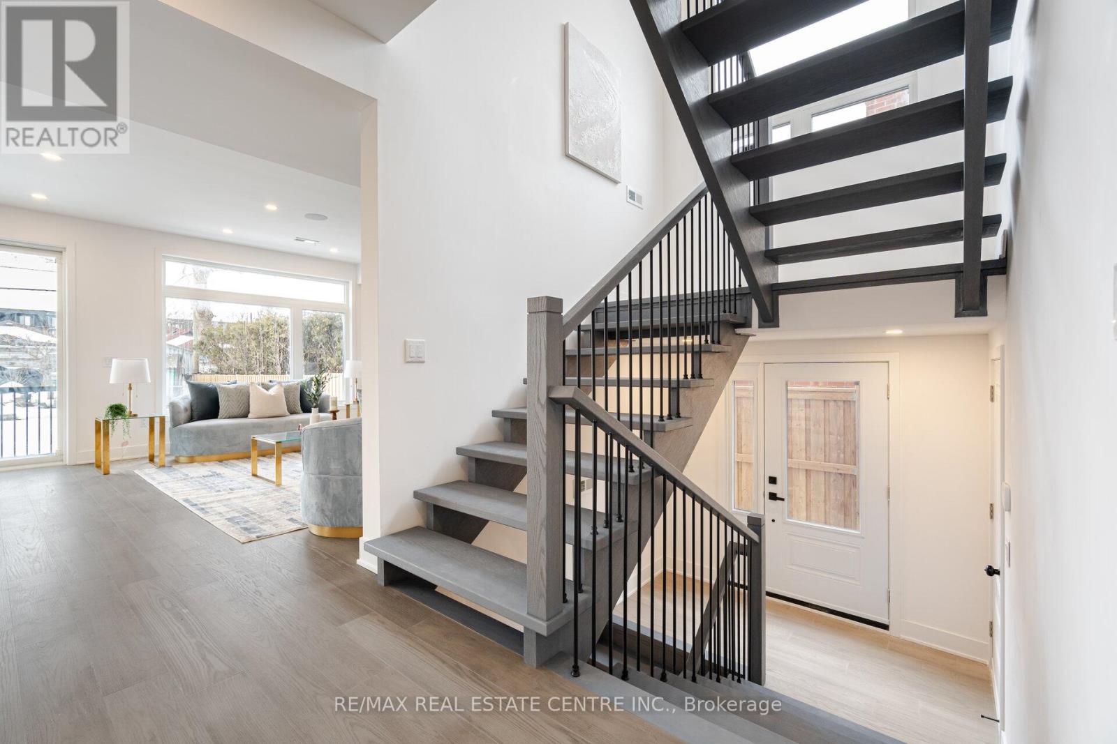 404 Melrose Street, Toronto (Mimico), Ontario  M8Z 1H1 - Photo 38 - W12156132