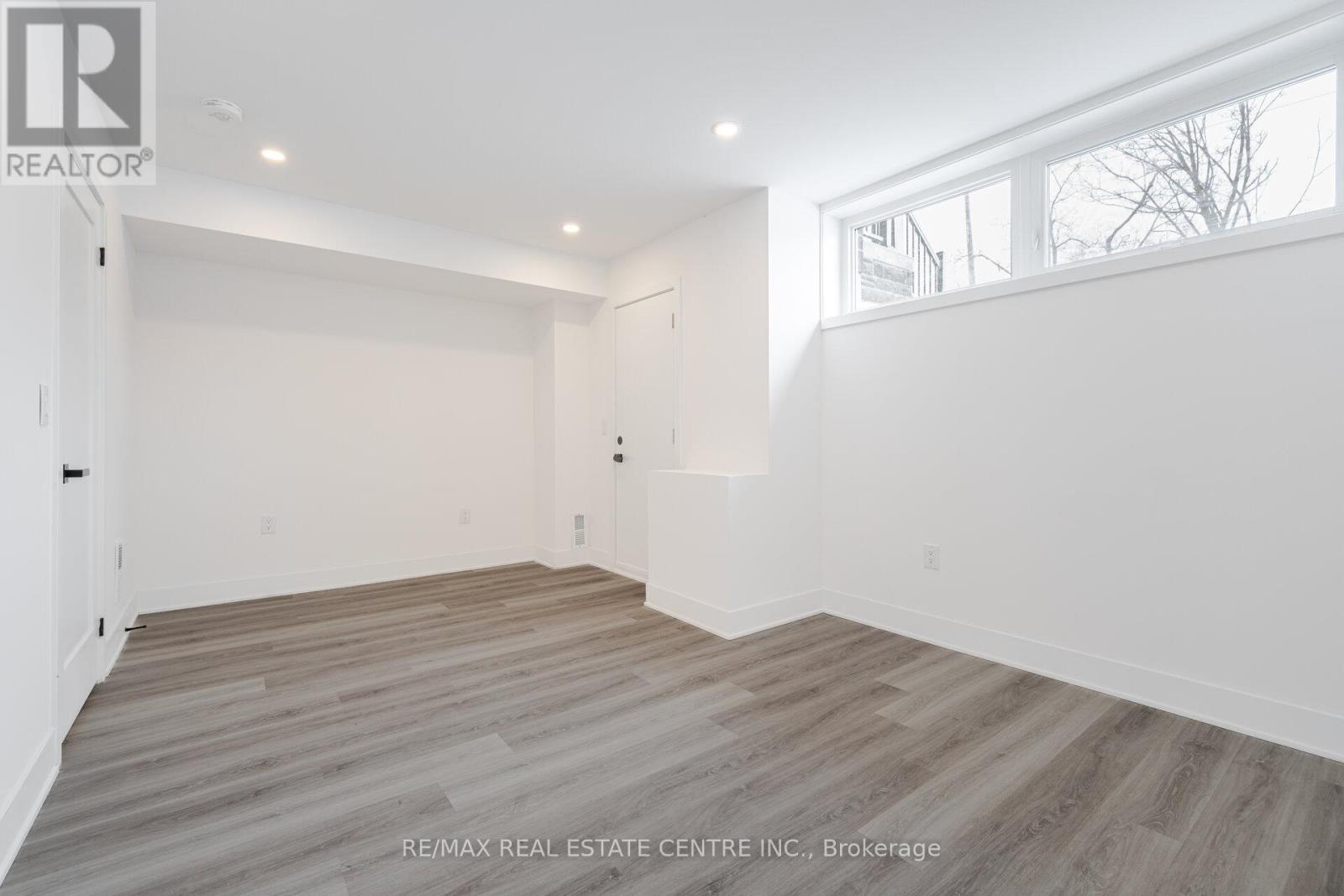 404 Melrose Street, Toronto, Ontario  M8Z 1H1 - Photo 42 - W12156132