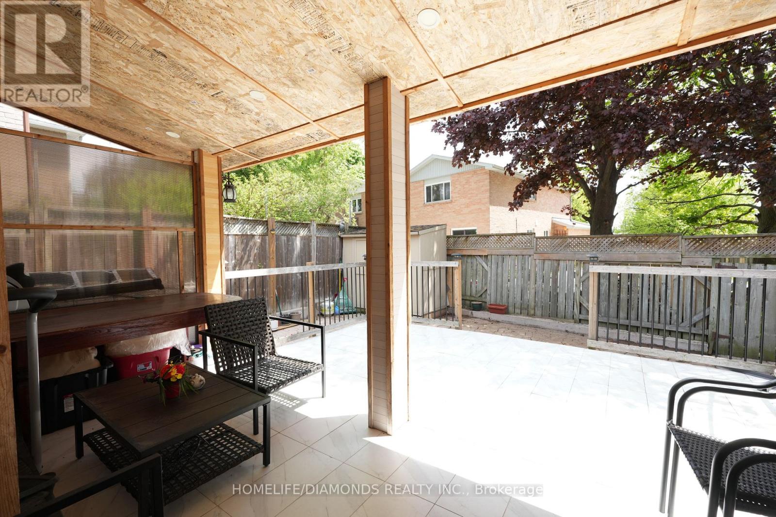 32 Barrington Crescent, Brampton (Heart Lake East), Ontario  L6Z 1N3 - Photo 18 - W12108634