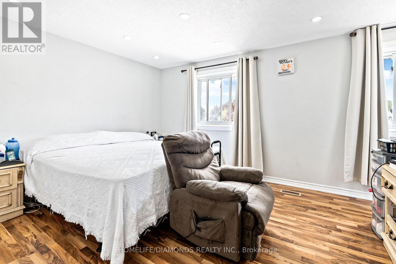 32 Barrington Crescent, Brampton (Heart Lake East), Ontario  L6Z 1N3 - Photo 32 - W12108634