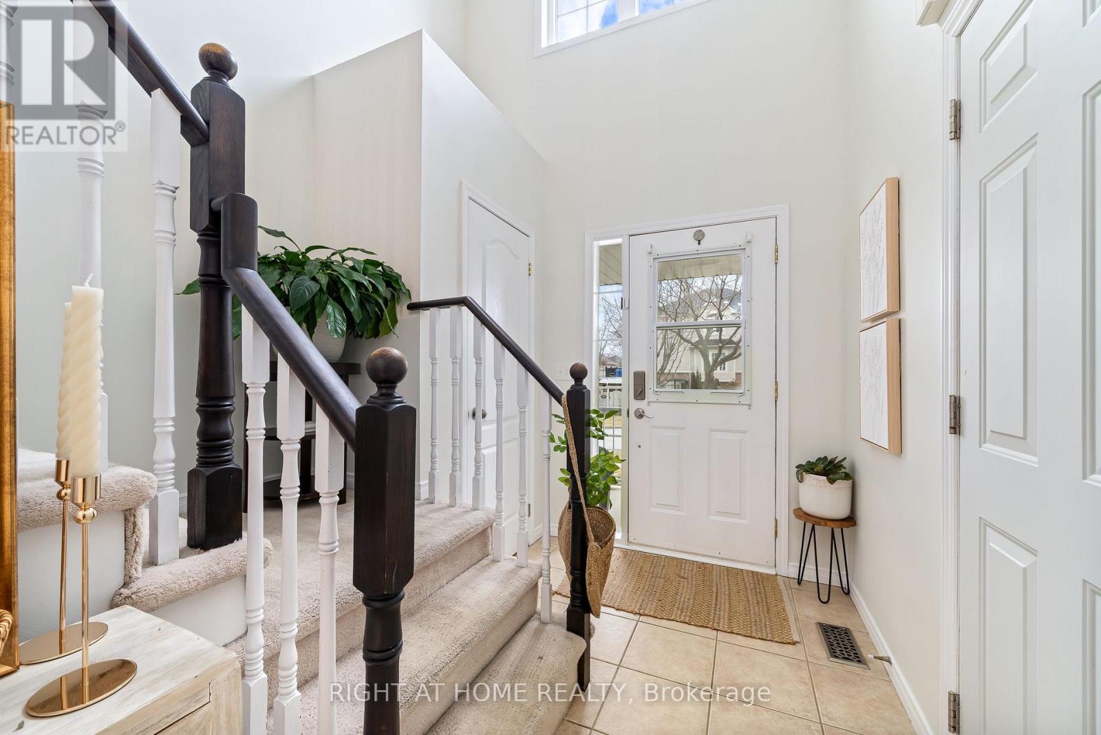 14 Dodds Square, Clarington, Ontario  L1C 5N1 - Photo 3 - E12156208