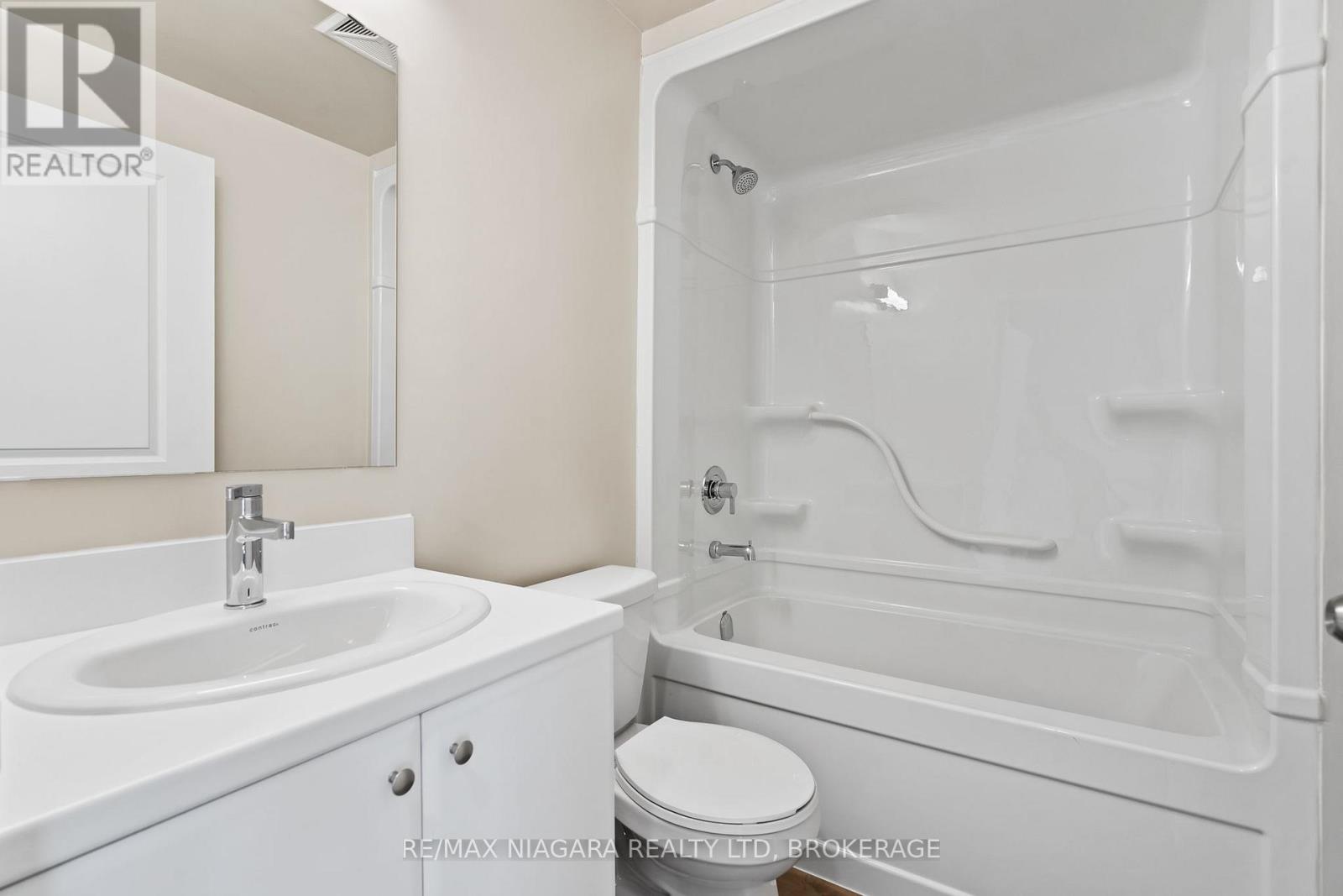 204 - 50 Herrick Avenue, St. Catharines, Ontario  L2P 0G3 - Photo 10 - X12156156