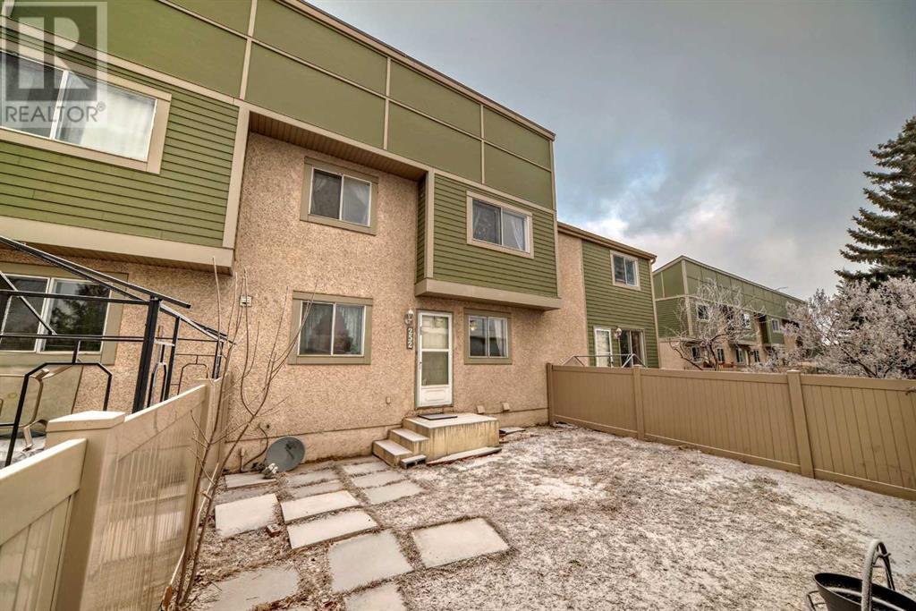 Property at 252, 406 Blackthorn Road NE image 4