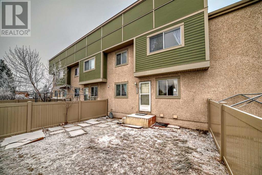Property at 252, 406 Blackthorn Road NE image 3