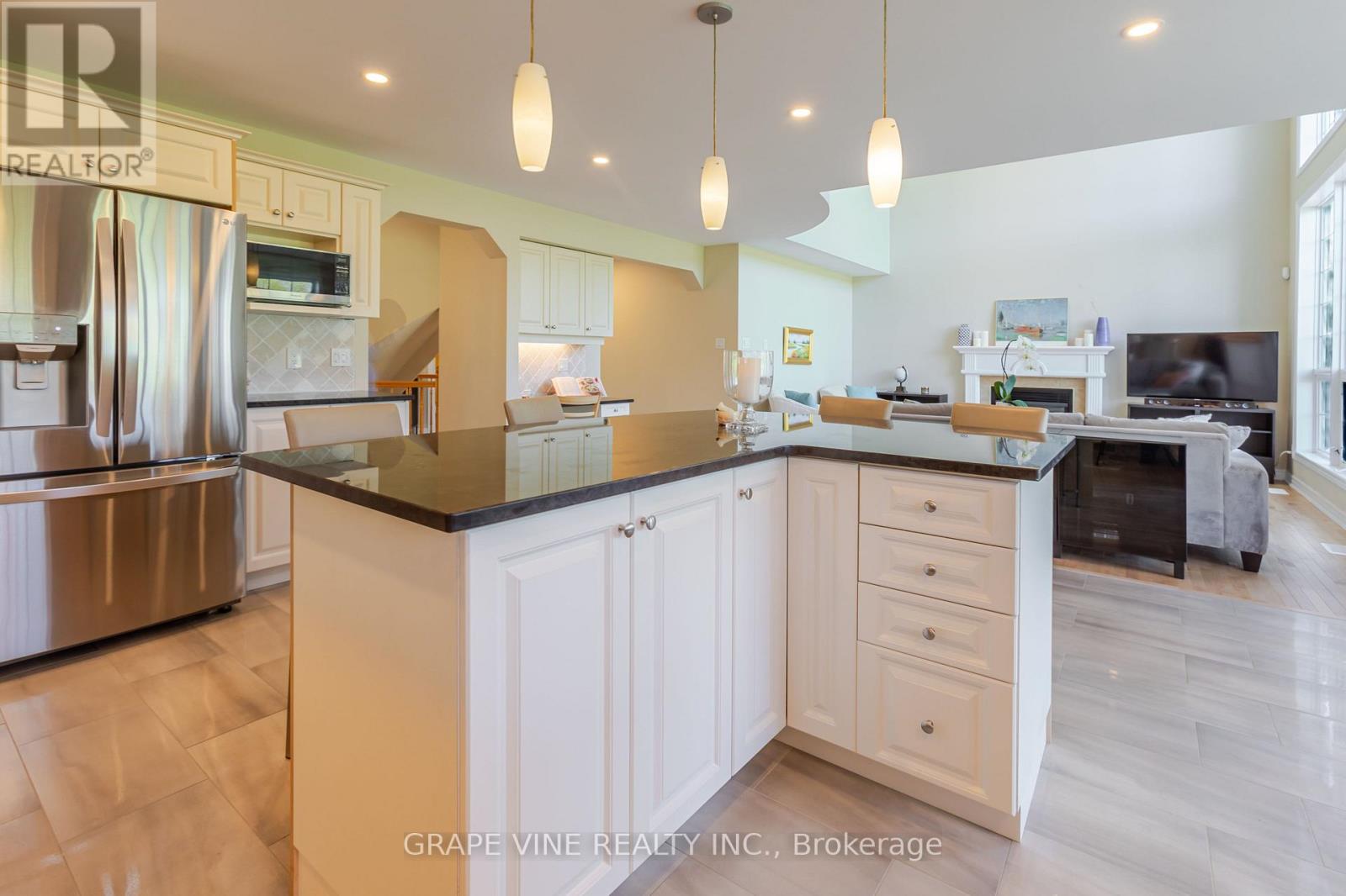 22 Blackshire Circle, Ottawa, Ontario  K2J 5L8 - Photo 12 - X12156170