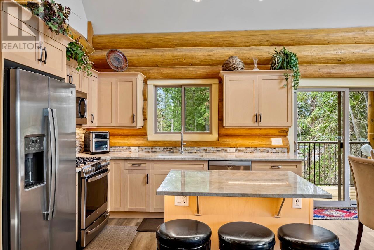 2589 Airstrip Road, Anglemont, British Columbia  V0E 1M8 - Photo 13 - 10342093